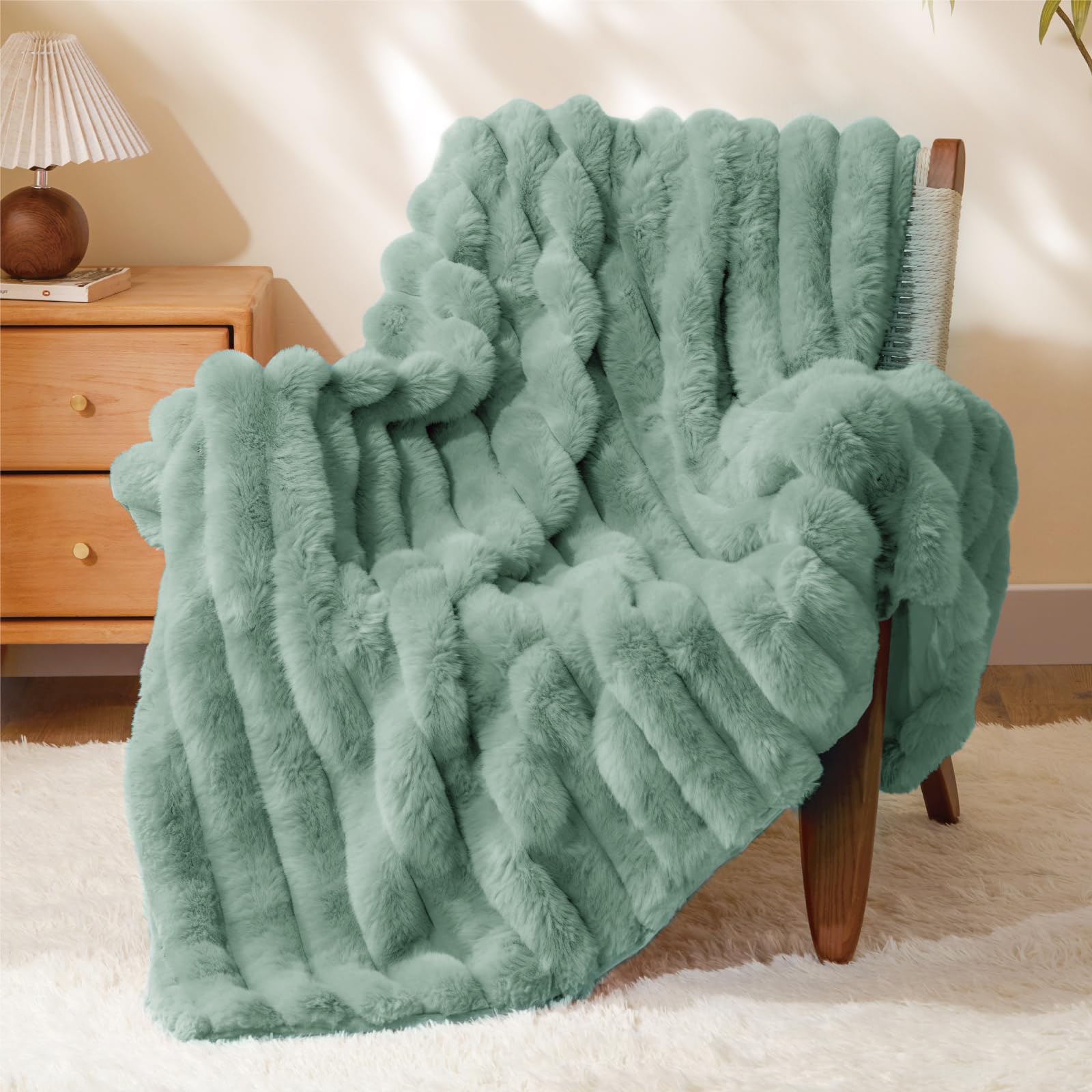 Cream 50x60" Faux Fur Blanket, Soft Fluffy Plush Throw for Couch & Gift