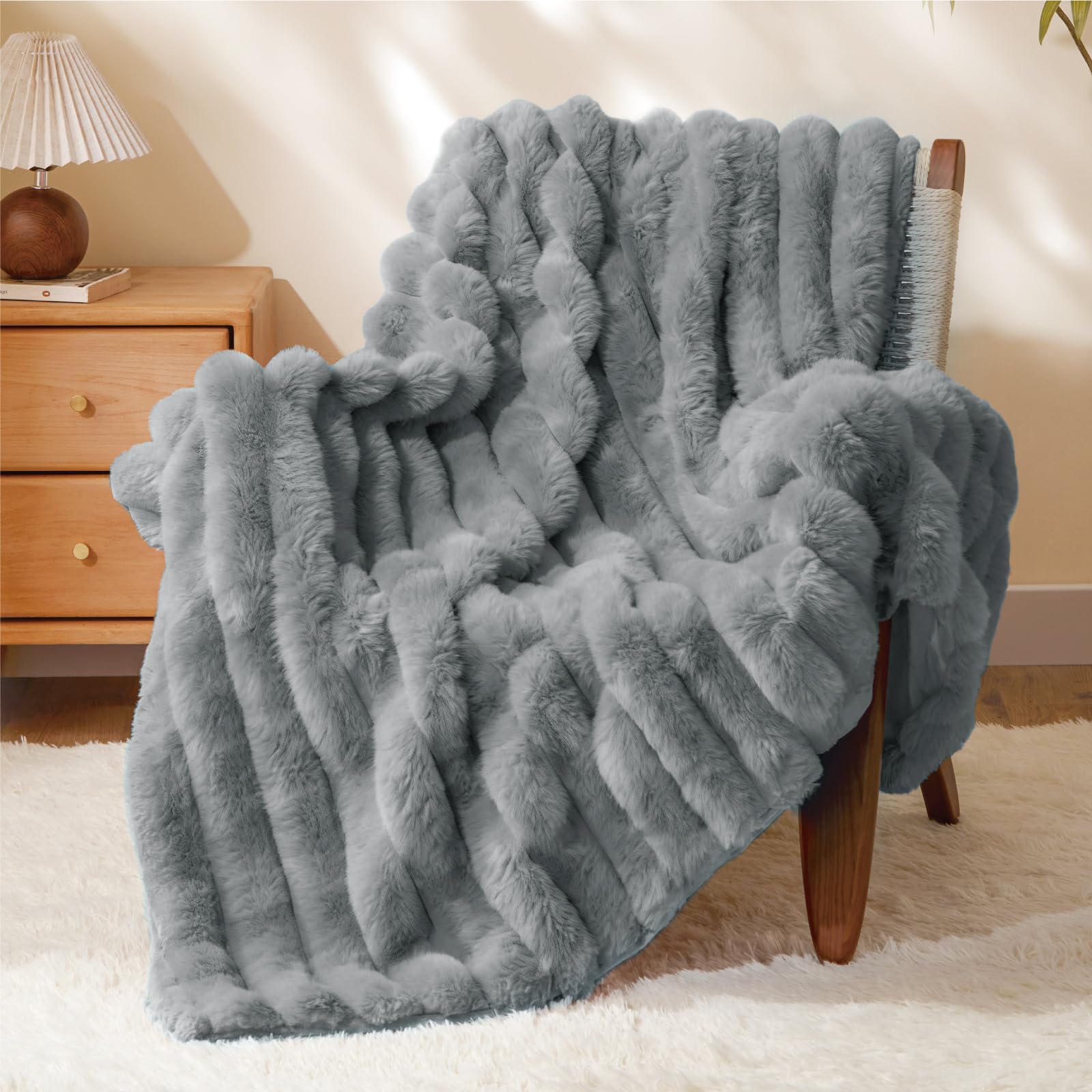 Cream 50x60" Faux Fur Blanket, Soft Fluffy Plush Throw for Couch & Gift