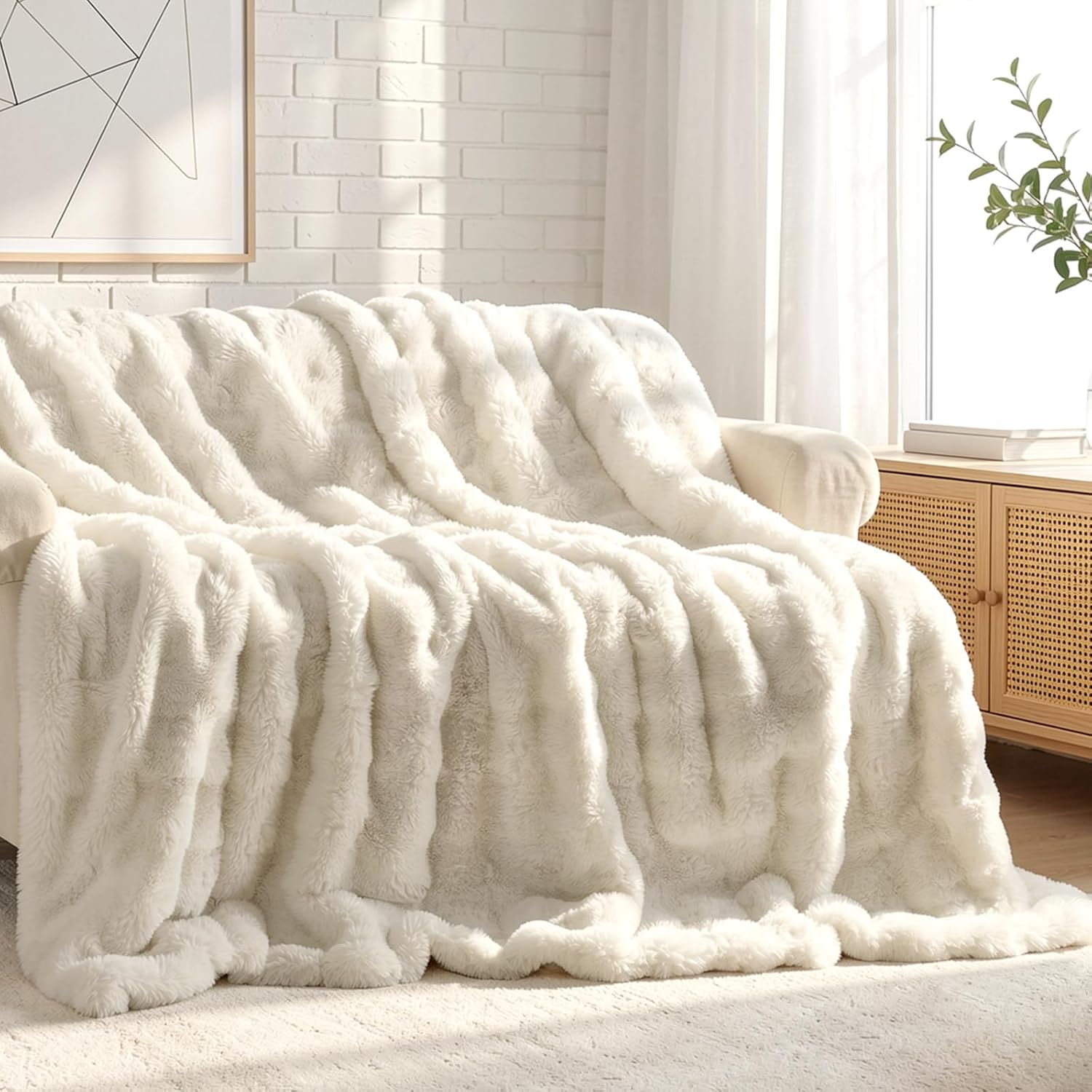 Wajade Fluffy Faux Fur Throw Blanket for Couch Bed 60x80, Luxury Soft Thick Fuzzy Plush Bubble Blanket, Warm Cozy Blanket for Sofa Chair Linen