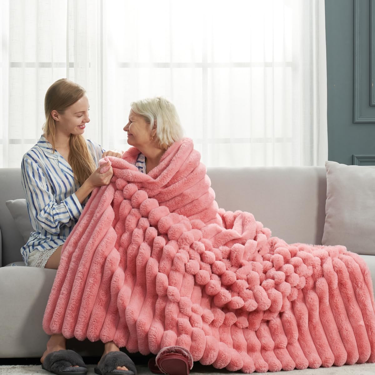 Cozy Bliss Faux Fur Throw Blanket for Couch, Cozy Warm Plush Striped Blanket for Sofa Bedroom Living Room, 60 * 80 Inches Cream White