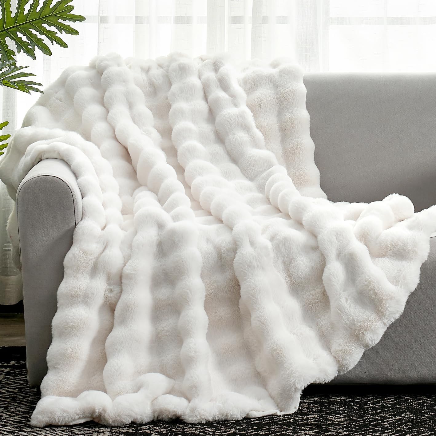 Cozy Bliss Faux Fur Throw Blanket for Couch, Fuzzy Soft Plush Thick Bubble Blanket for Sofa Bedroom Living Room,50 * 60 Inches Light Grey
