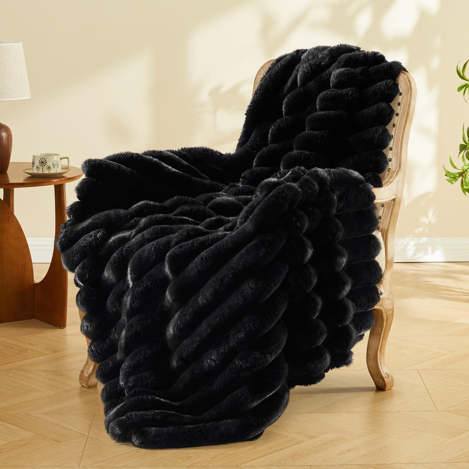 Cream 50x60" Faux Fur Blanket, Soft Fluffy Plush Throw for Couch & Gift