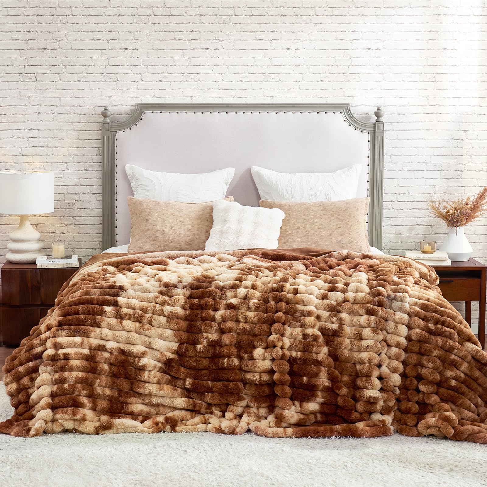 Cozy Bliss Faux Fur Throw Blanket for Couch, Cozy Warm Plush Striped Blanket for Sofa Bedroom Living Room, 60 * 80 Inches Cream White