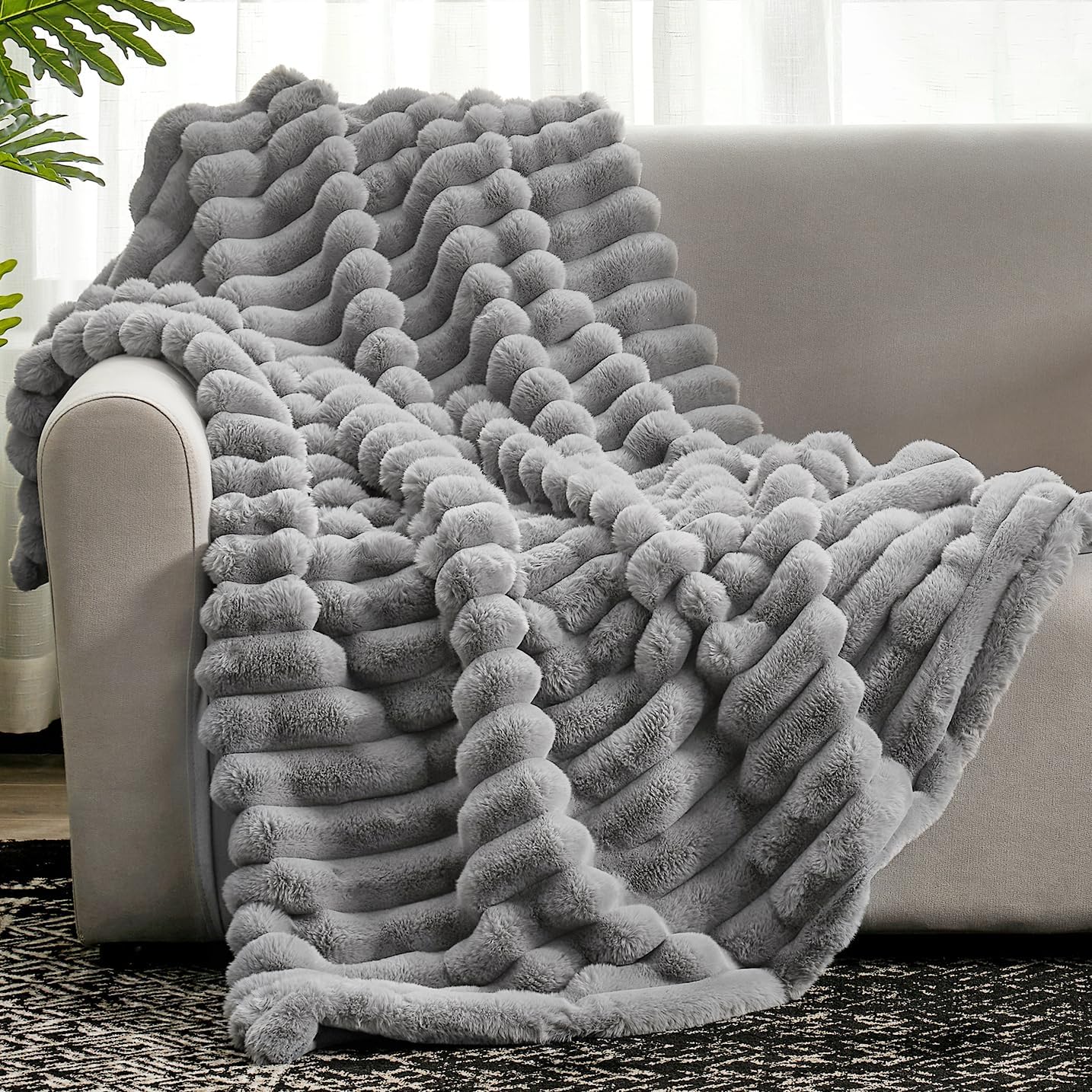 Cozy Bliss Faux Fur Throw Blanket for Couch, Cozy Warm Plush Striped Blanket for Sofa Bedroom Living Room, 60 * 80 Inches Cream White