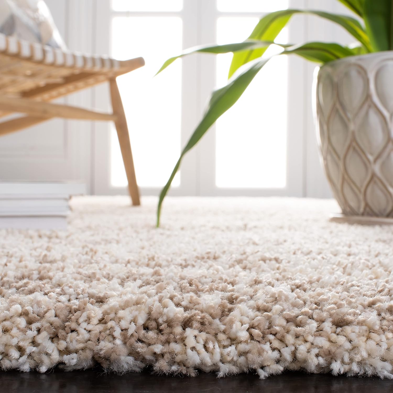 SAFAVIEH Hudson Shag Collection Area Rug - 6' x 9', Ivory & Beige, Modern Design, Non-Shedding & Easy Care, 2-inch Thick Ideal for High Traffic Areas in Living Room, Bedroom (SGH206B)