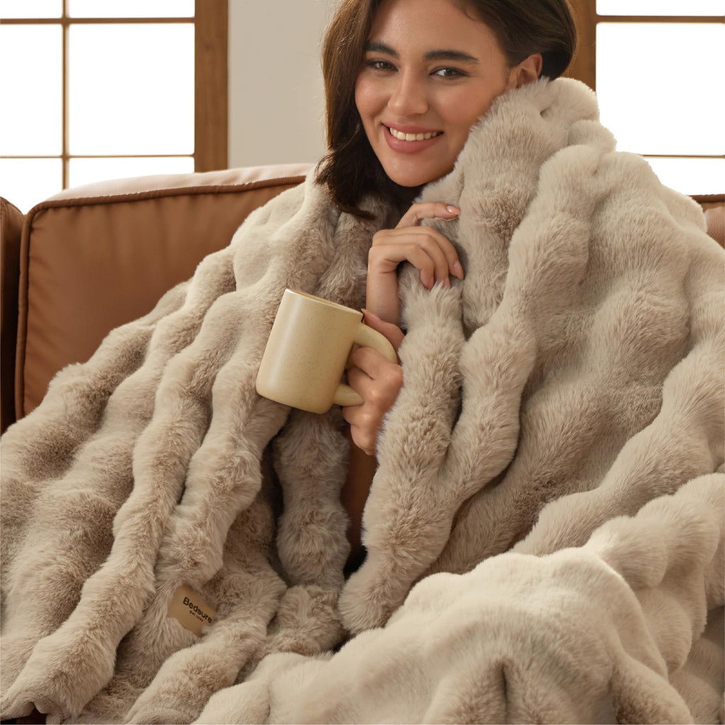 Bedsure GentleSoft Fluffy Faux Fur Throw Blanket for Couch, Soft Fuzzy Fleece Blankets & Throws, Cream Bed Decor Cozy Gifts for Women Teen Girls, Minky Thick Warm Plush Gifts for Birthday, Anniversary