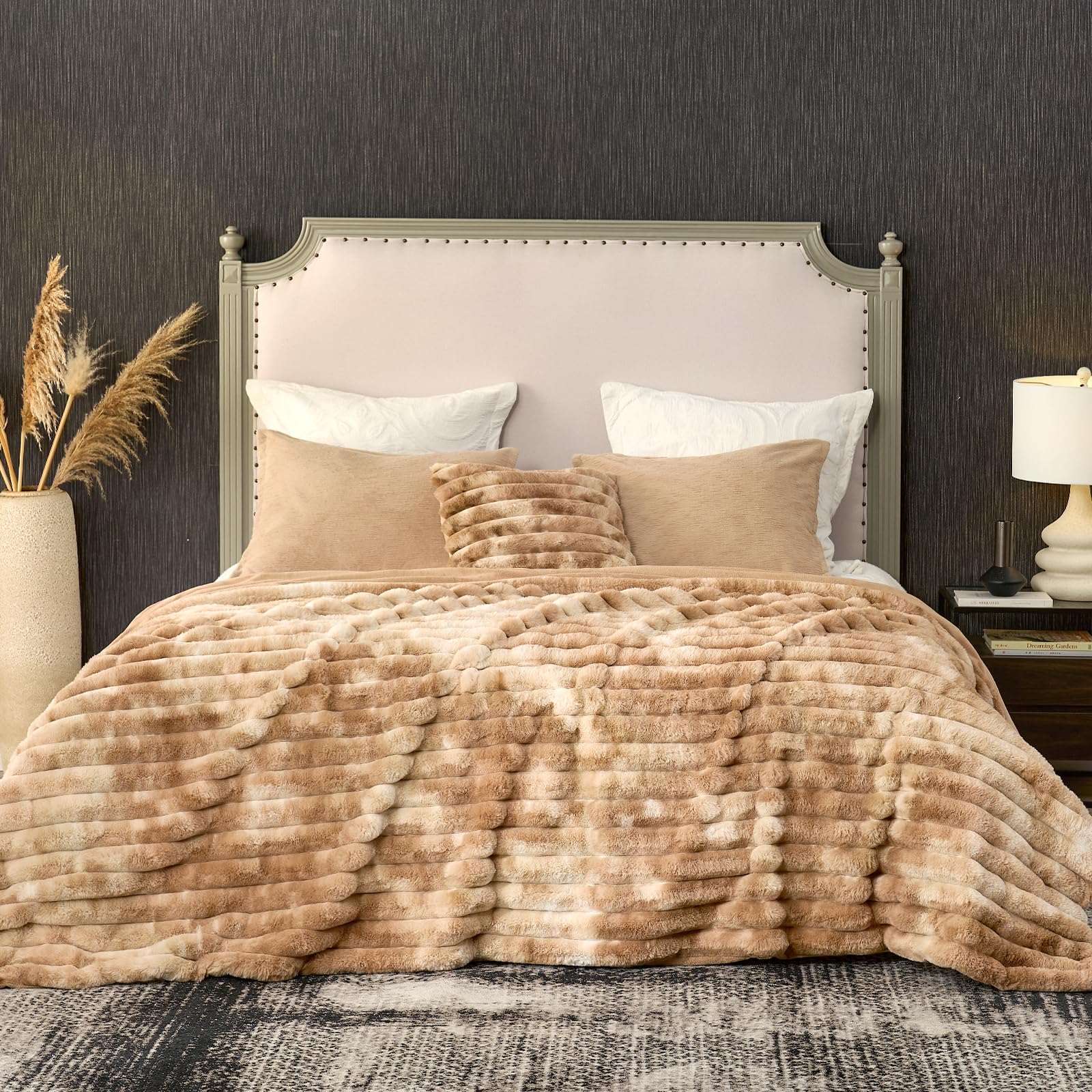 Cozy Bliss Faux Fur Throw Blanket for Couch, Cozy Warm Plush Striped Blanket for Sofa Bedroom Living Room, 60 * 80 Inches Cream White