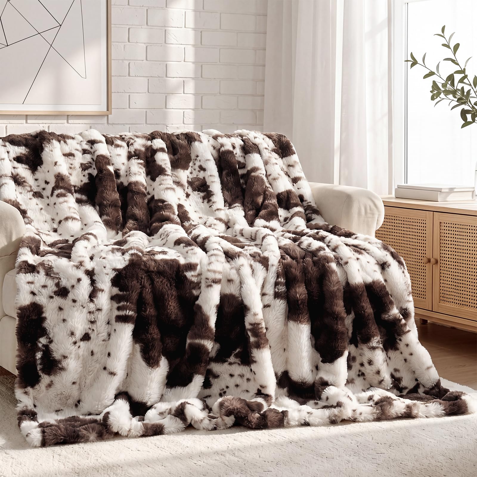 Wajade Fluffy Faux Fur Throw Blanket for Couch Bed 60x80, Luxury Soft Thick Fuzzy Plush Bubble Blanket, Warm Cozy Blanket for Sofa Chair Linen