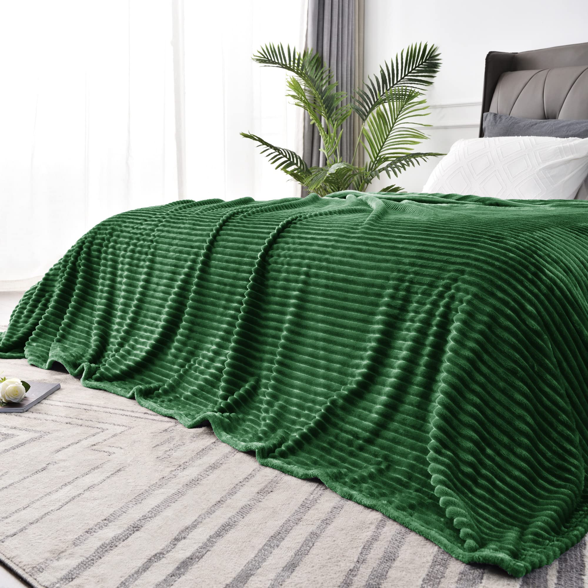 BEDELITE Fleece Throw Blanket for Couch – 3D Ribbed Jacquard Soft and Warm Decorative Fuzzy Blanket – Cozy, Fluffy, Plush Lightweight Pink Throw Blankets for Bed, Sofa, 50x60 inches