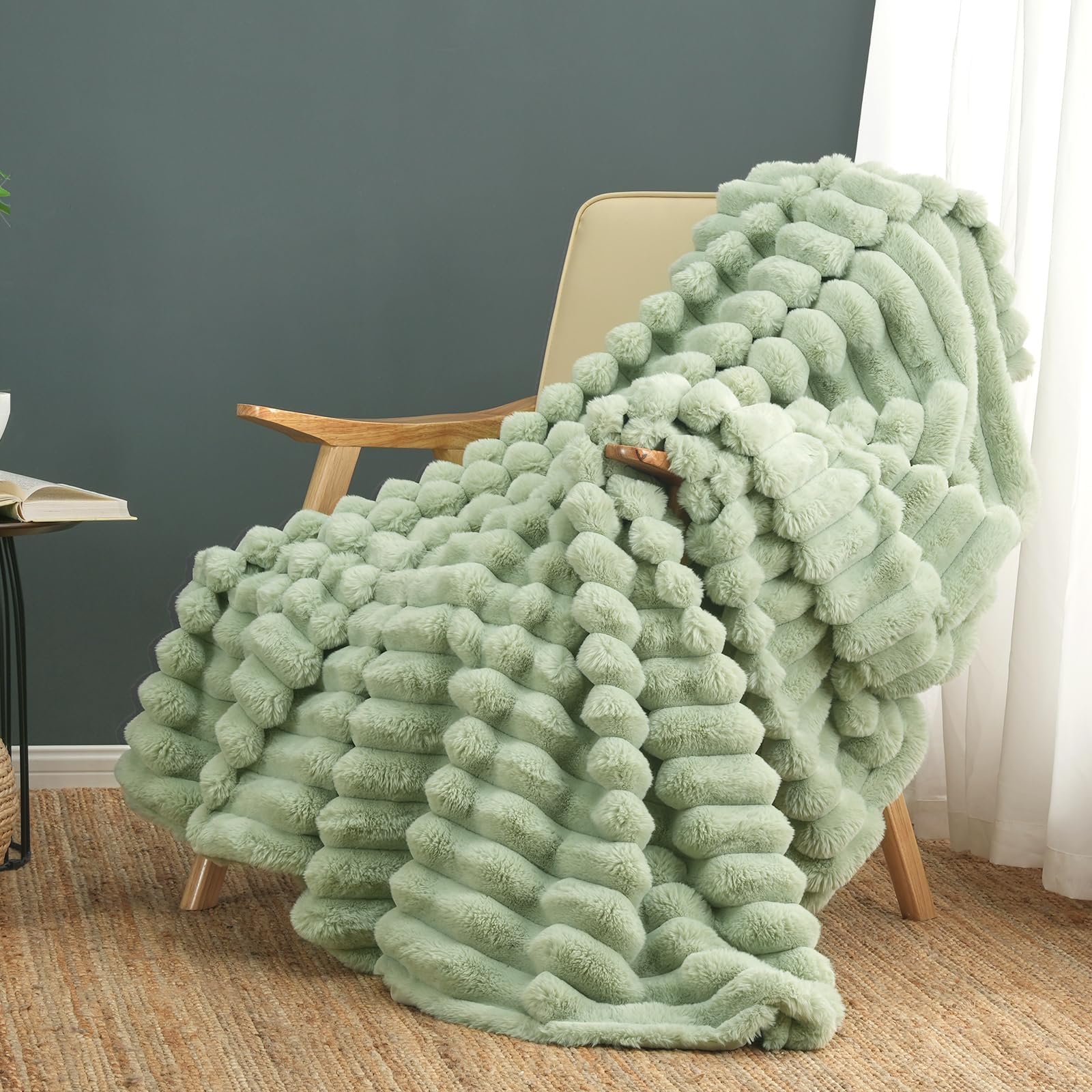 Cozy Bliss Faux Fur Throw Blanket for Couch, Cozy Warm Plush Striped Blanket for Sofa Bedroom Living Room, 60 * 80 Inches Cream White