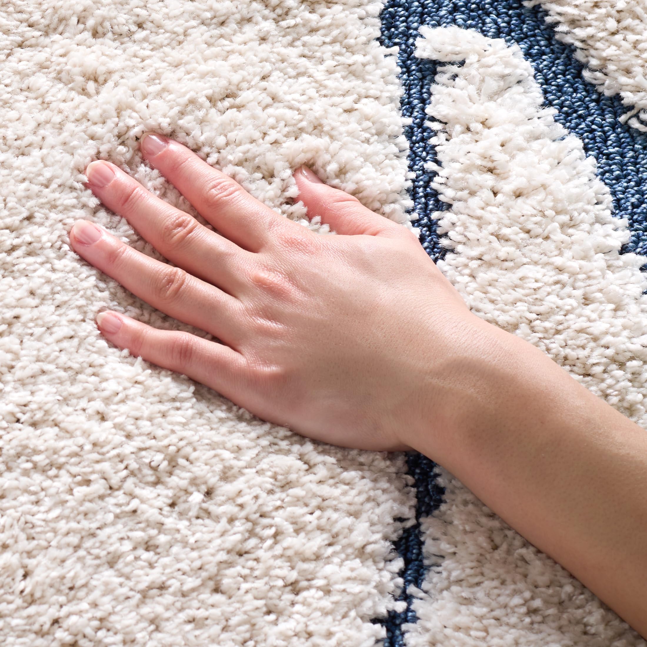 SAFAVIEH Florida Shag Collection Area Rug - 5'3" x 7'6", Cream & Beige, Non-Shedding & Easy Care, 1.2-inch Thick Ideal for High Traffic Areas in Living Room, Bedroom (SG471-1113)
