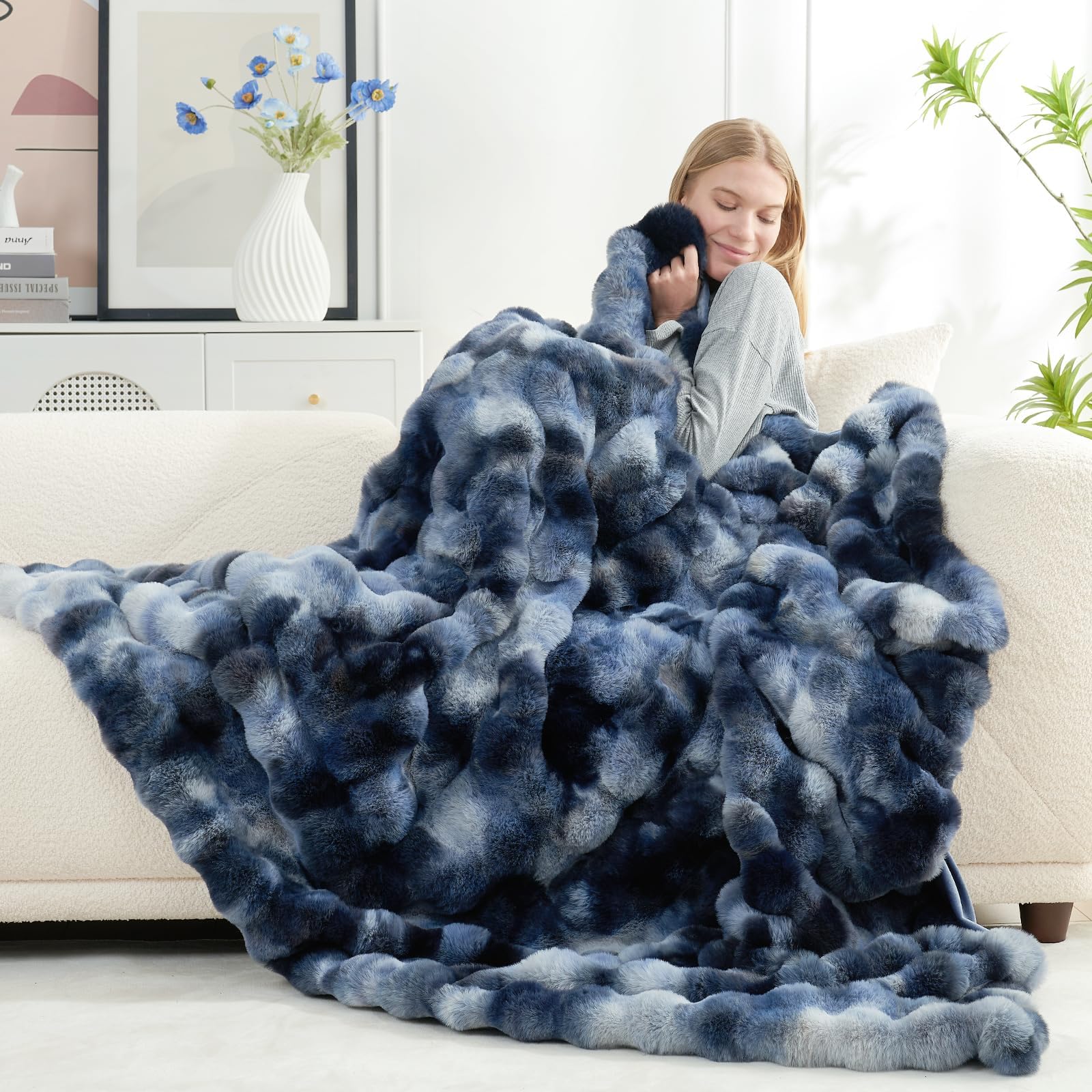 Cozy Bliss Faux Fur Throw Blanket for Couch, Fuzzy Soft Plush Thick Bubble Blanket for Sofa Bedroom Living Room,50 * 60 Inches Light Grey