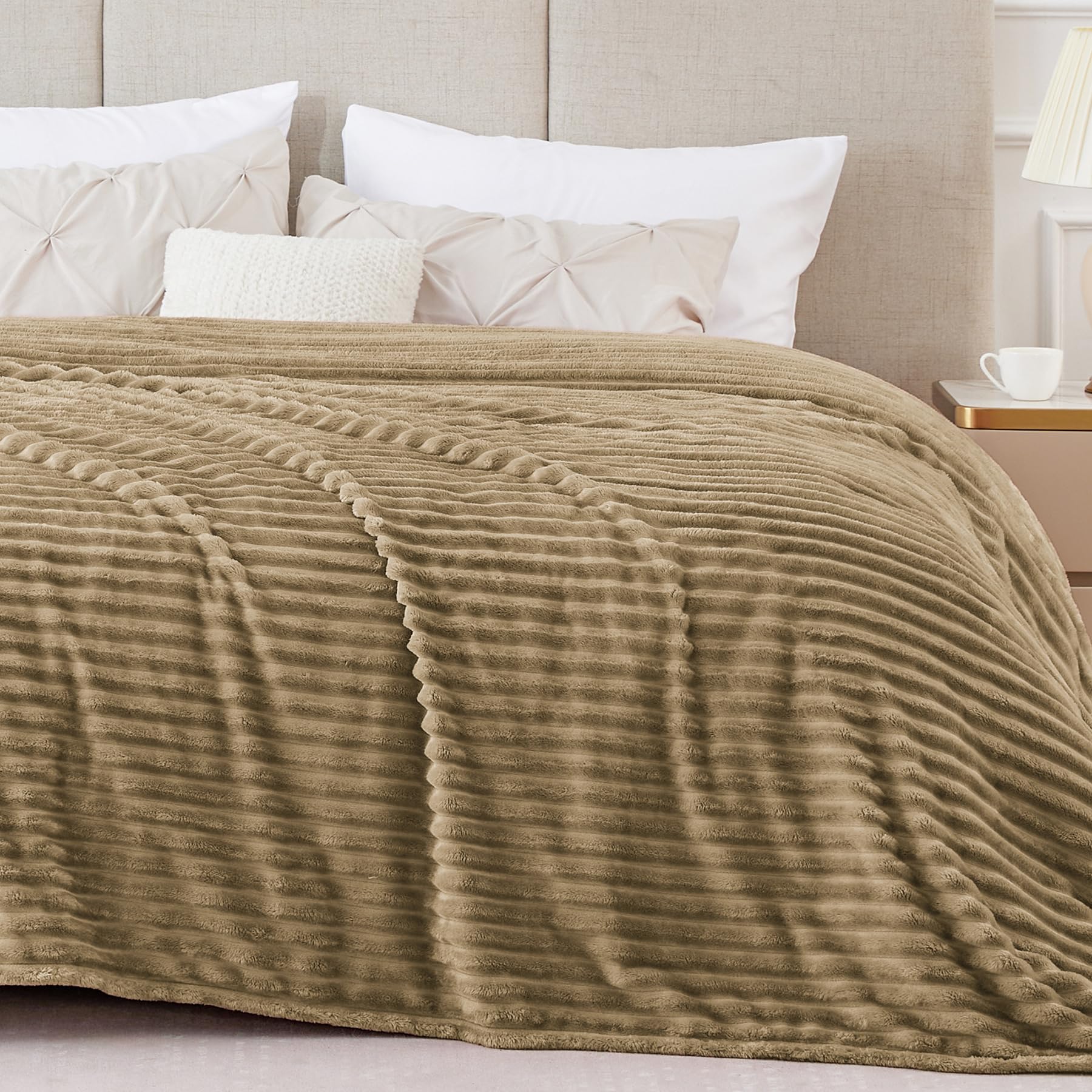 BEDELITE Fleece Throw Blanket for Couch – 3D Ribbed Jacquard Soft and Warm Decorative Fuzzy Blanket – Cozy, Fluffy, Plush Lightweight Pink Throw Blankets for Bed, Sofa, 50x60 inches
