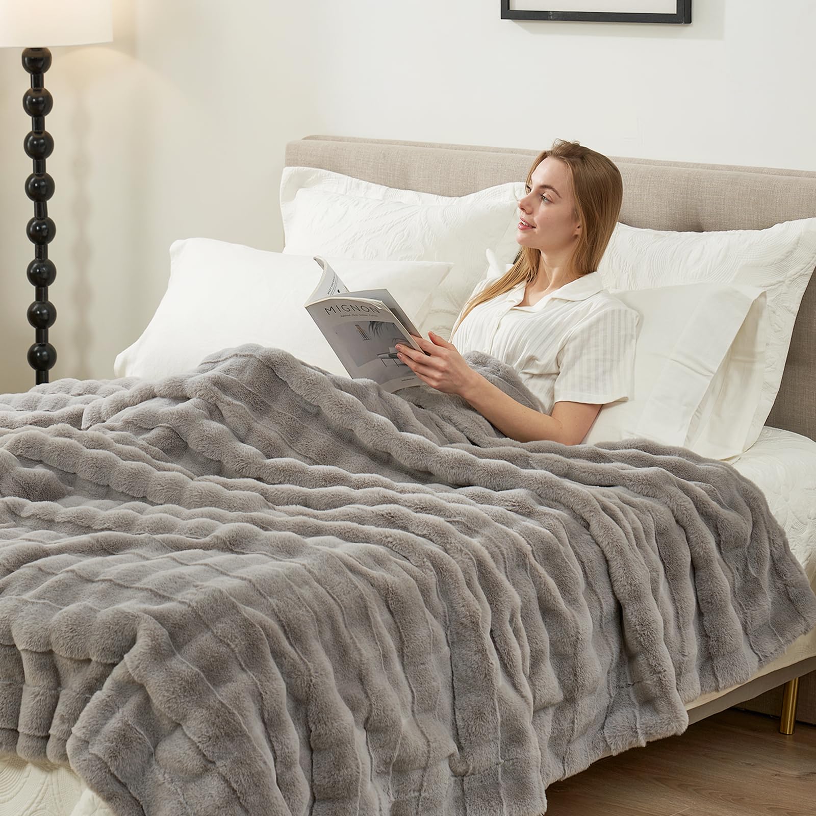 Cozy Bliss Fluffy Faux Fur Throw Blanket for Couch,Warm Cozy Soft Beige Throw Blankets for Sofa Bed Living Room,50x60 Inches