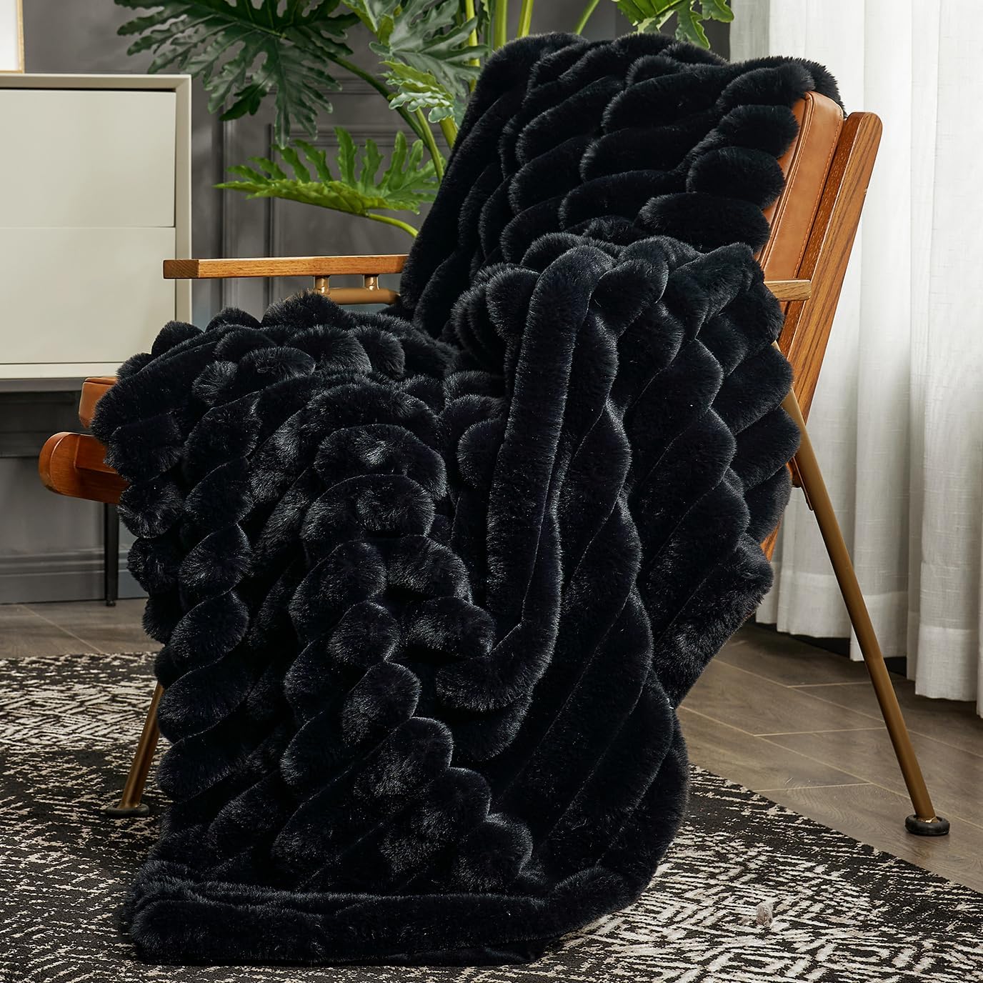Cozy Bliss Faux Fur Throw Blanket for Couch, Cozy Warm Plush Striped Blanket for Sofa Bedroom Living Room, 60 * 80 Inches Cream White