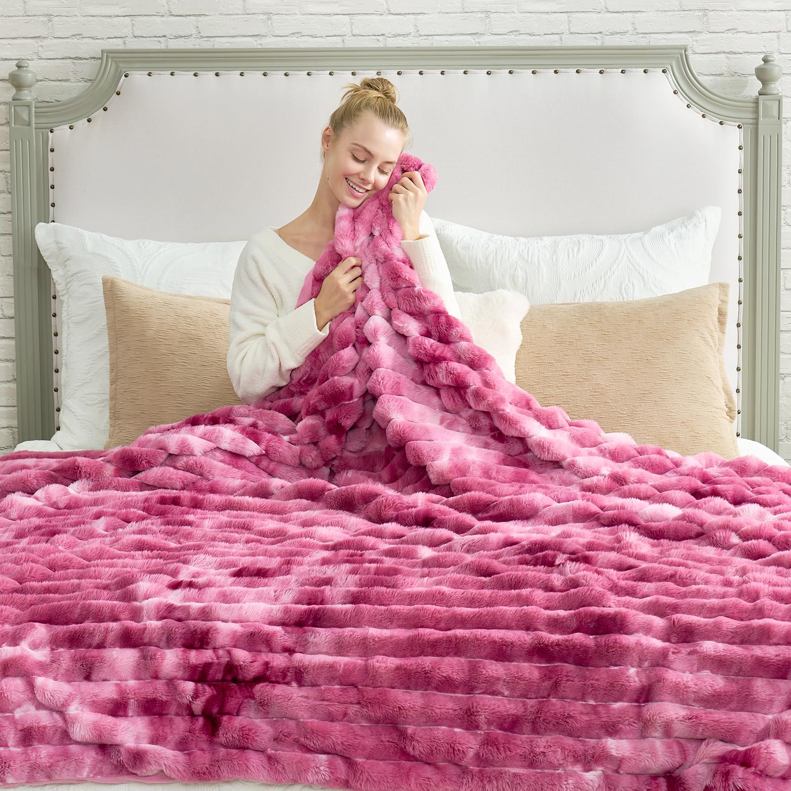 Cozy Bliss Faux Fur Throw Blanket for Couch, Cozy Warm Plush Striped Blanket for Sofa Bedroom Living Room, 60 * 80 Inches Cream White
