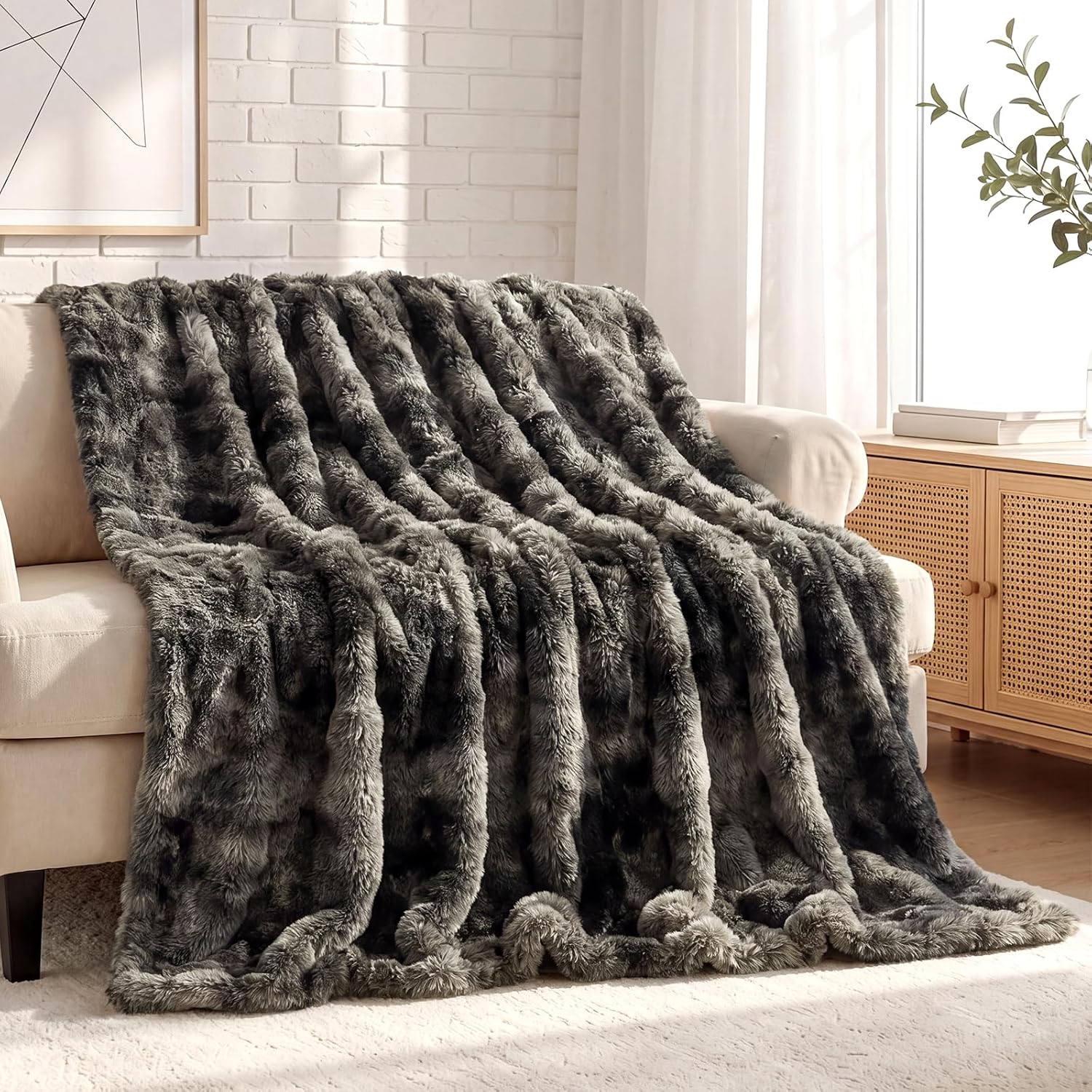Wajade Fluffy Faux Fur Throw Blanket for Couch Bed 60x80, Luxury Soft Thick Fuzzy Plush Bubble Blanket, Warm Cozy Blanket for Sofa Chair Linen