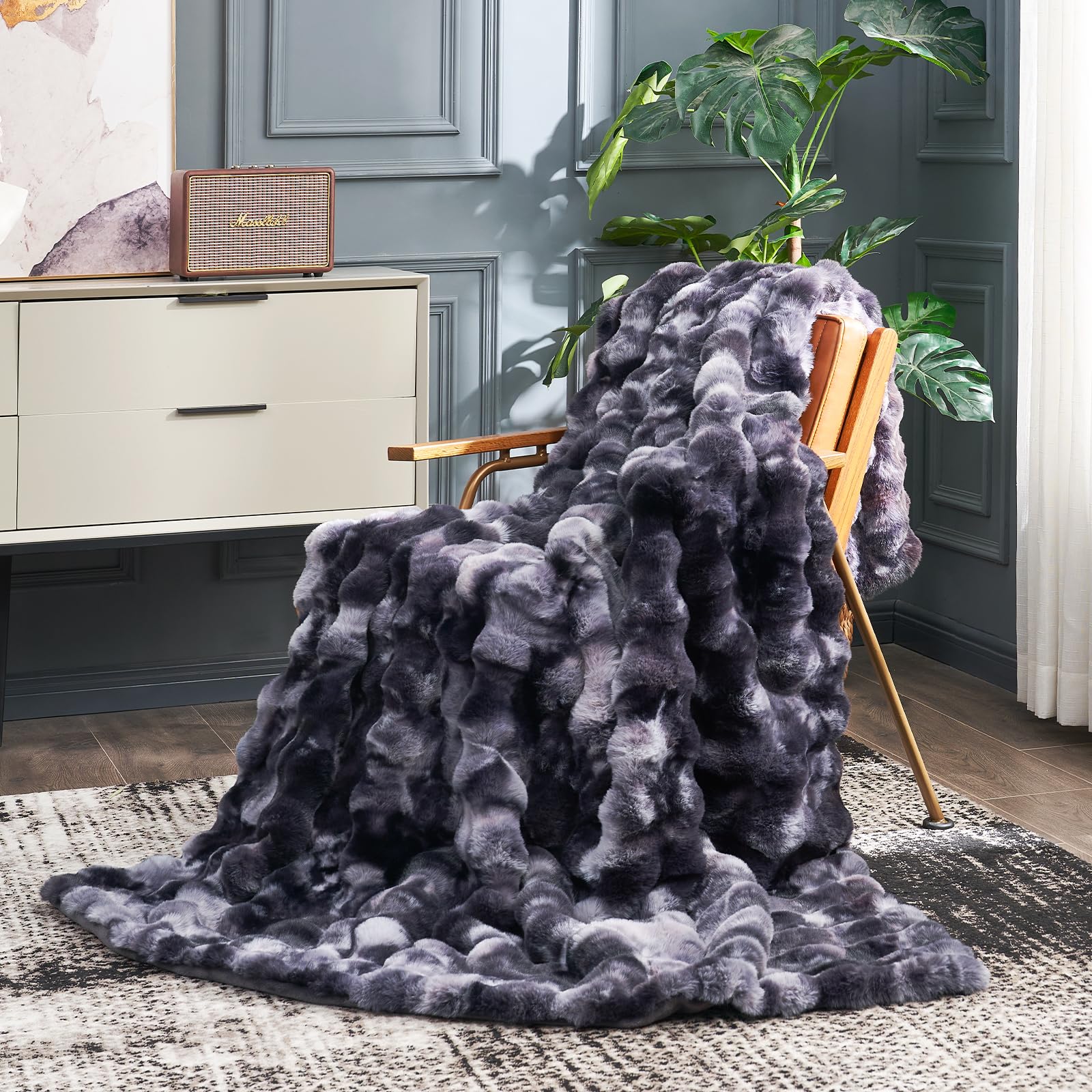 Cozy Bliss Faux Fur Throw Blanket for Couch, Fuzzy Soft Plush Thick Bubble Blanket for Sofa Bedroom Living Room,50 * 60 Inches Light Grey