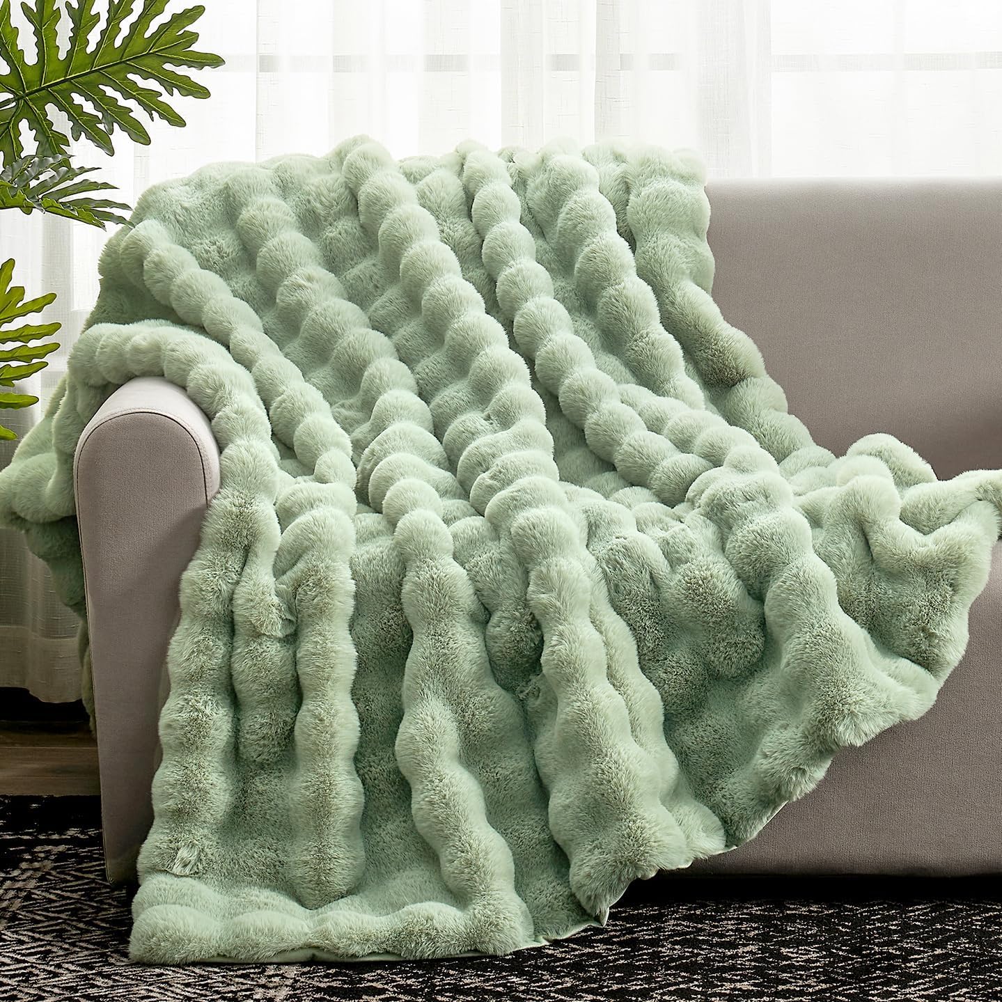 Cozy Bliss Faux Fur Throw Blanket for Couch, Fuzzy Soft Plush Thick Bubble Blanket for Sofa Bedroom Living Room,50 * 60 Inches Light Grey