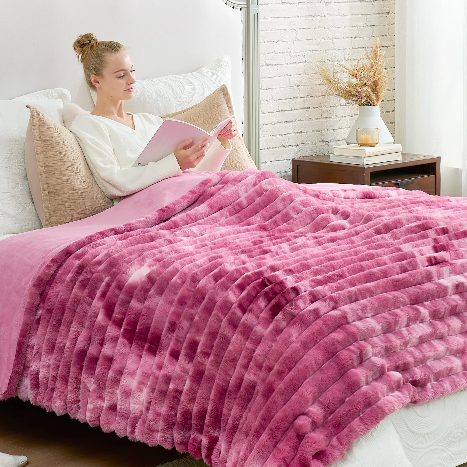 Cozy Bliss Faux Fur Throw Blanket for Couch, Cozy Warm Plush Striped Blanket for Sofa Bedroom Living Room, 50 * 60 Inches Cream White