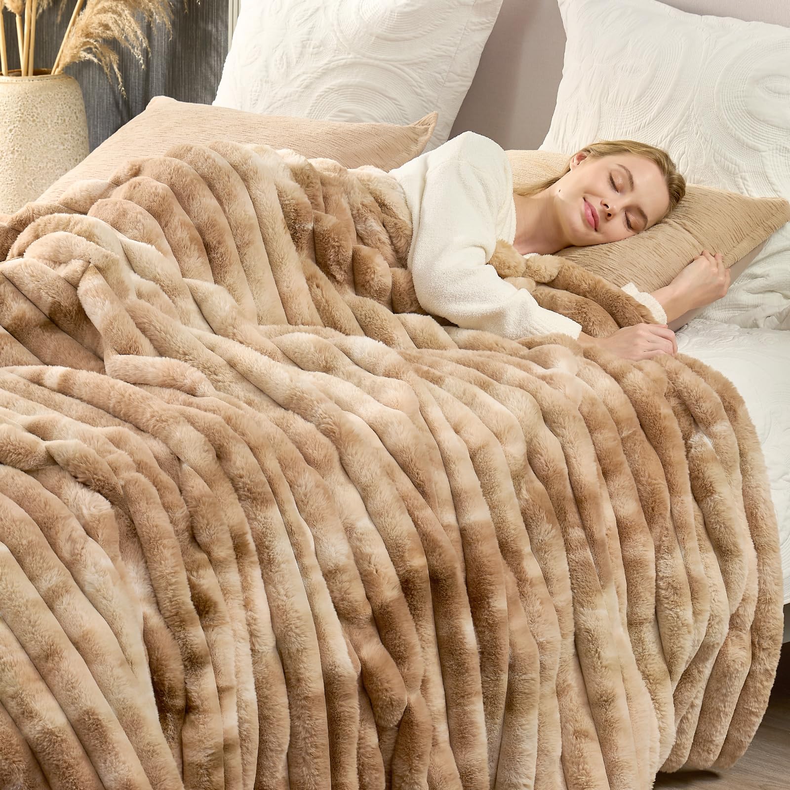 Cozy Bliss Faux Fur Throw Blanket for Couch, Cozy Warm Plush Striped Blanket for Sofa Bedroom Living Room, 60 * 80 Inches Cream White