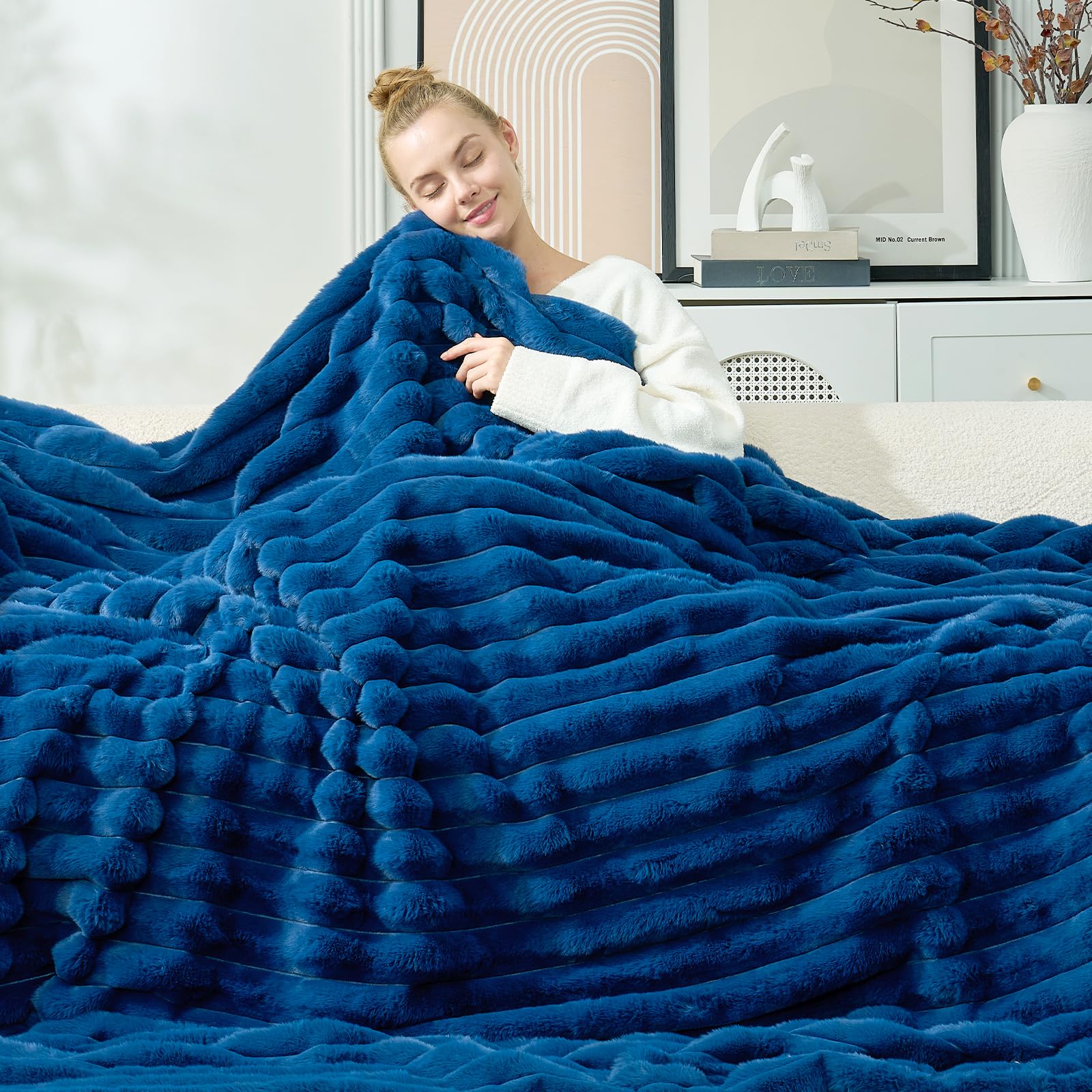 Cozy Bliss Faux Fur Throw Blanket for Couch, Cozy Warm Plush Striped Blanket for Sofa Bedroom Living Room, 60 * 80 Inches Cream White