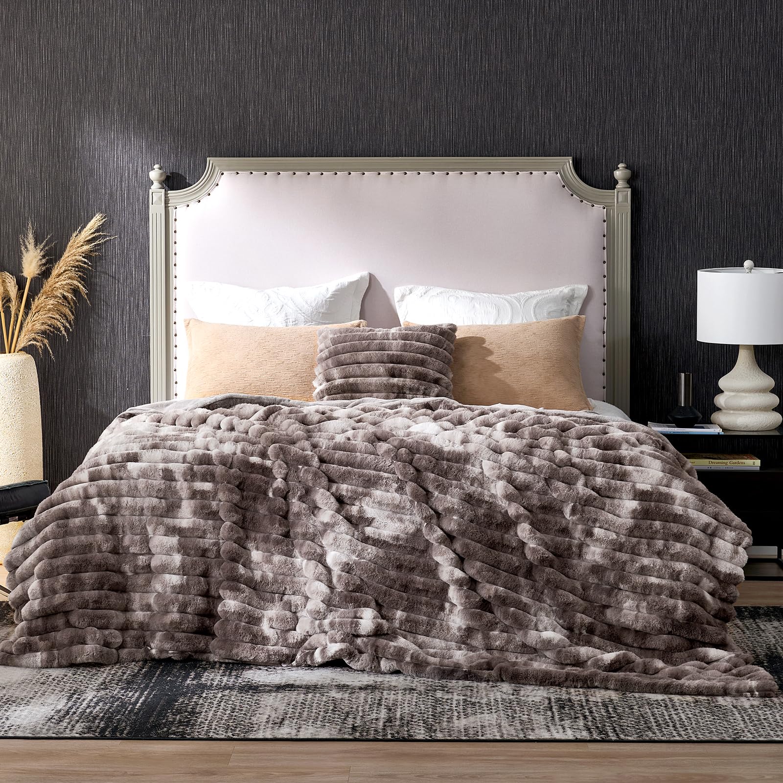 Cozy Bliss Faux Fur Throw Blanket for Couch, Cozy Warm Plush Striped Blanket for Sofa Bedroom Living Room, 60 * 80 Inches Cream White
