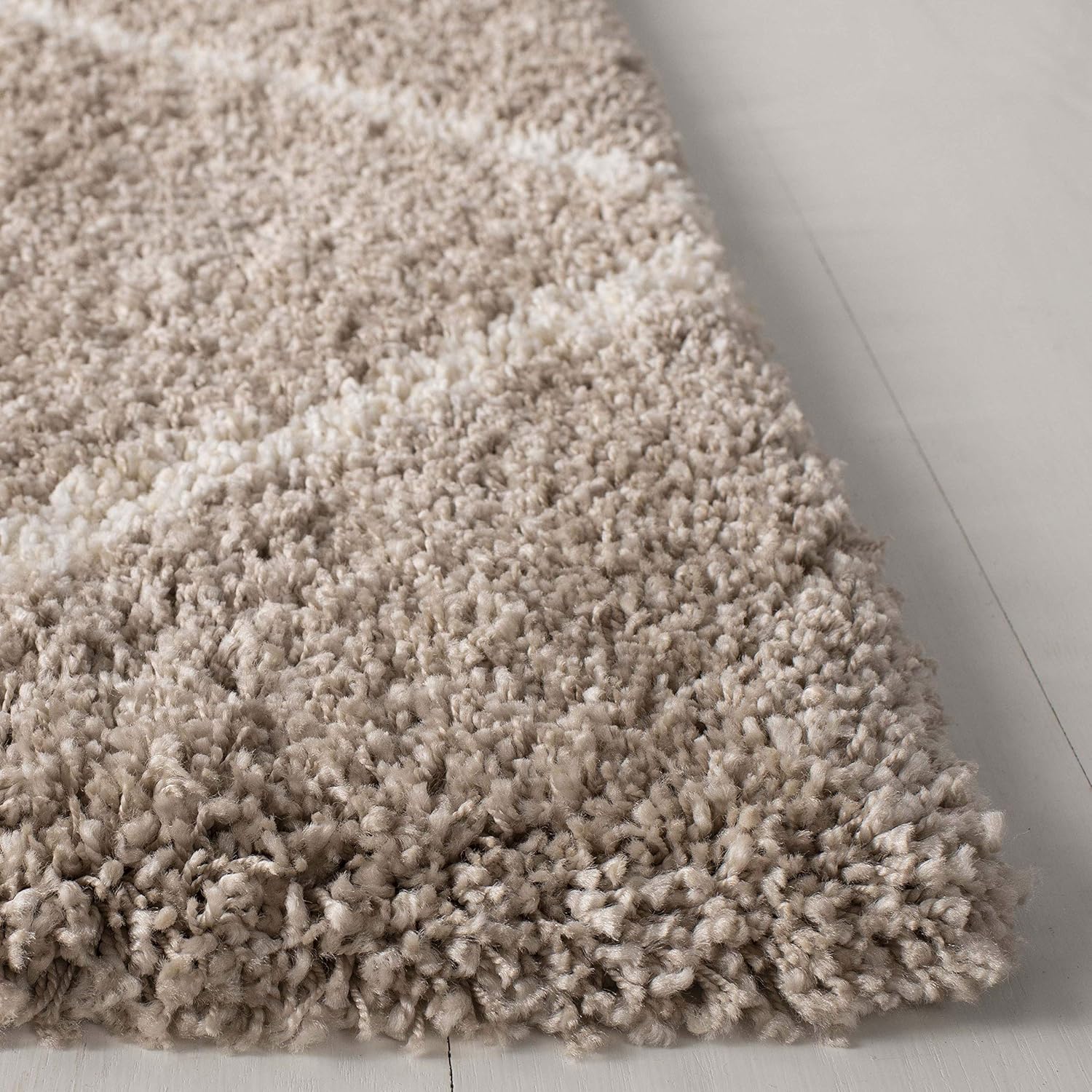SAFAVIEH Hudson Shag Collection Area Rug - 5'3" x 7'6", Beige & Ivory, Modern Trellis Design, Non-Shedding & Easy Care, 2-inch Thick Ideal for High Traffic Areas in Living Room, Bedroom (SGH281S)