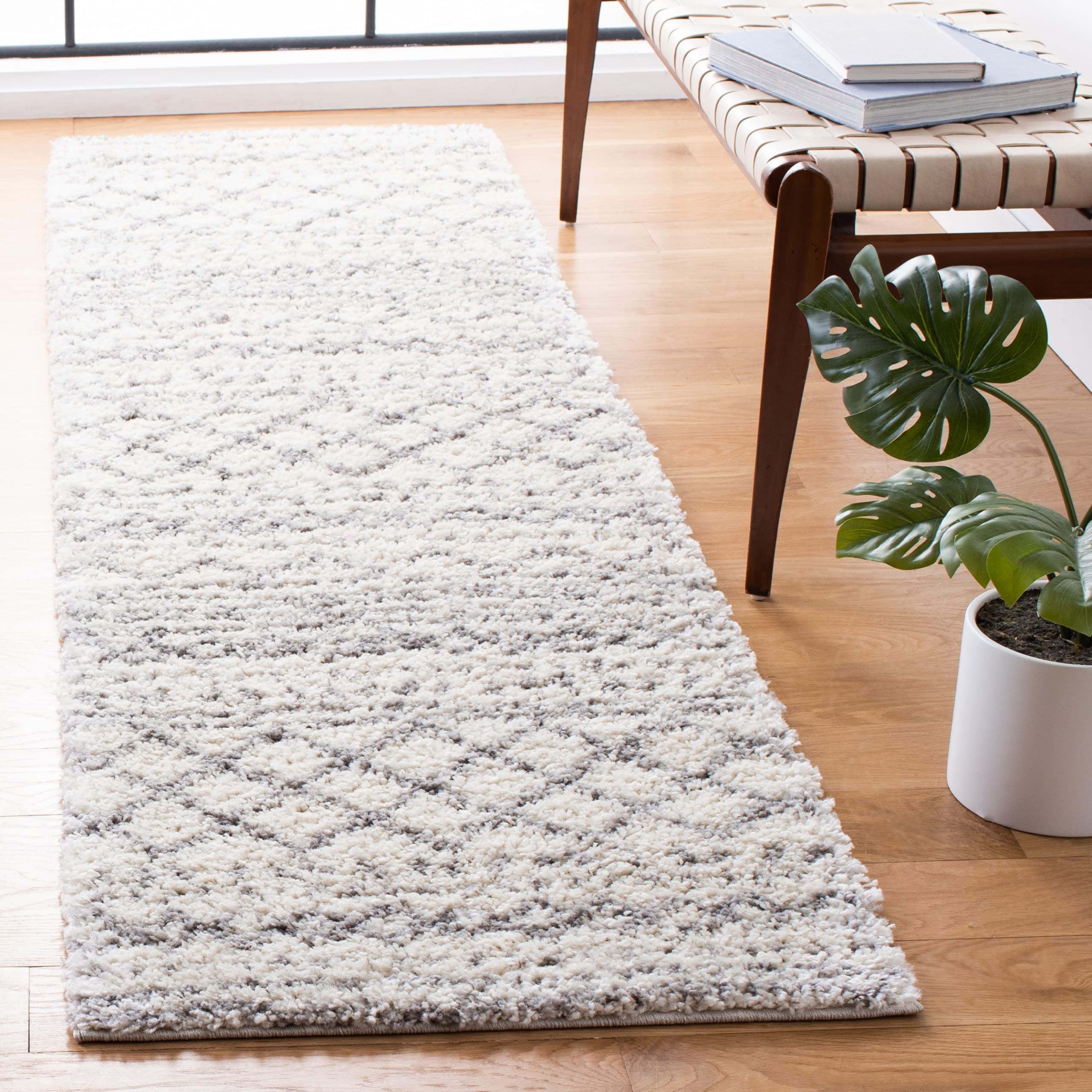SAFAVIEH Arizona Shag Collection Area Rug - 6'7" x 9'2", Ivory & Beige, Moroccan Boho Design, Non-Shedding & Easy to Clean, Ideal for Living Room, Bedroom, Dining Space (ASG741A)