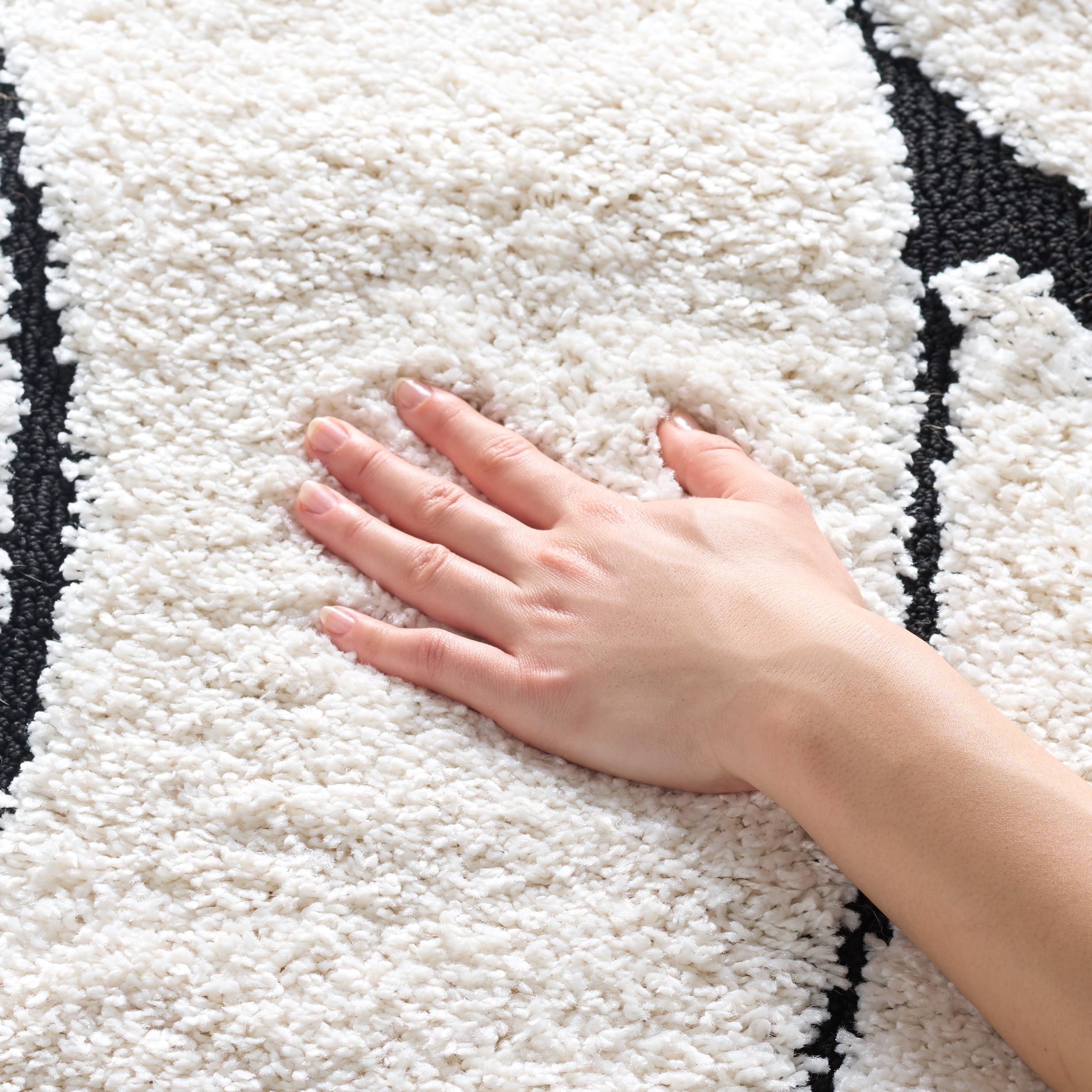 SAFAVIEH Florida Shag Collection Area Rug - 5'3" x 7'6", Cream & Beige, Non-Shedding & Easy Care, 1.2-inch Thick Ideal for High Traffic Areas in Living Room, Bedroom (SG471-1113)