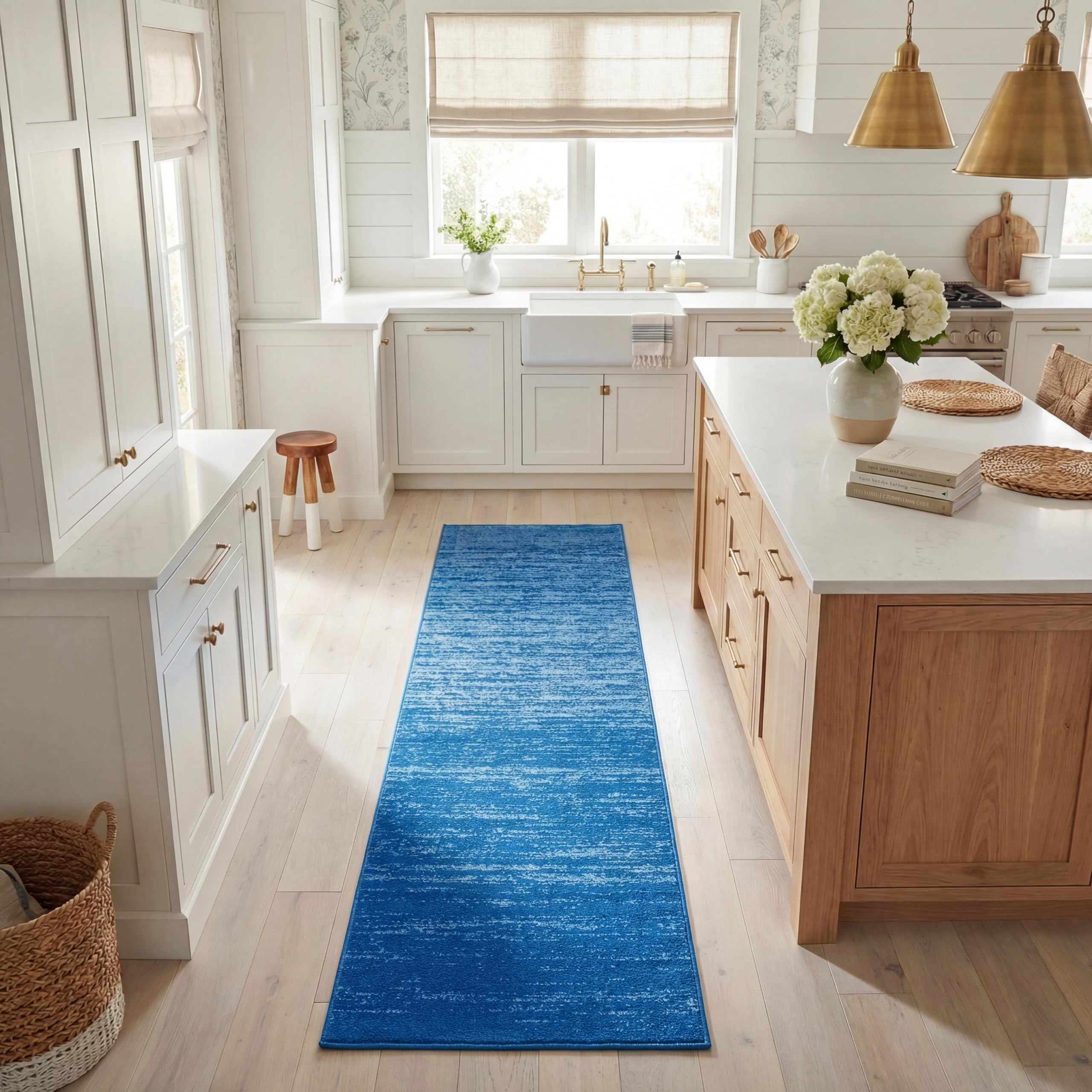 SAFAVIEH Area Rug 8x10 - Adirondack Collection - Large - Champagne & Cream, Modern Ombre Design, Non Shedding & Easy to Clean, Ideal for Living Room, Bedroom, Office, Dining Space (ADR113W)