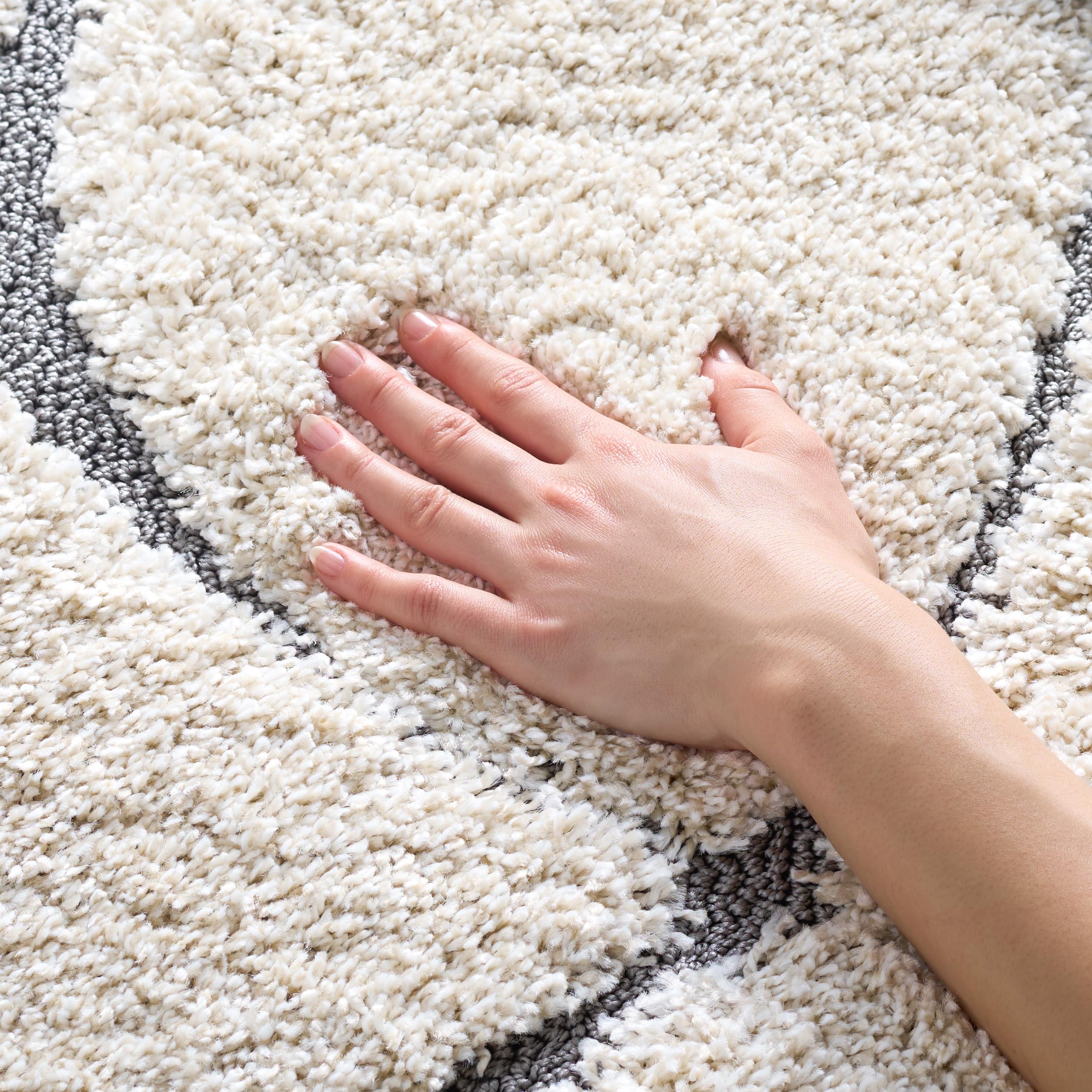 SAFAVIEH Florida Shag Collection Area Rug - 5'3" x 7'6", Cream & Beige, Non-Shedding & Easy Care, 1.2-inch Thick Ideal for High Traffic Areas in Living Room, Bedroom (SG471-1113)