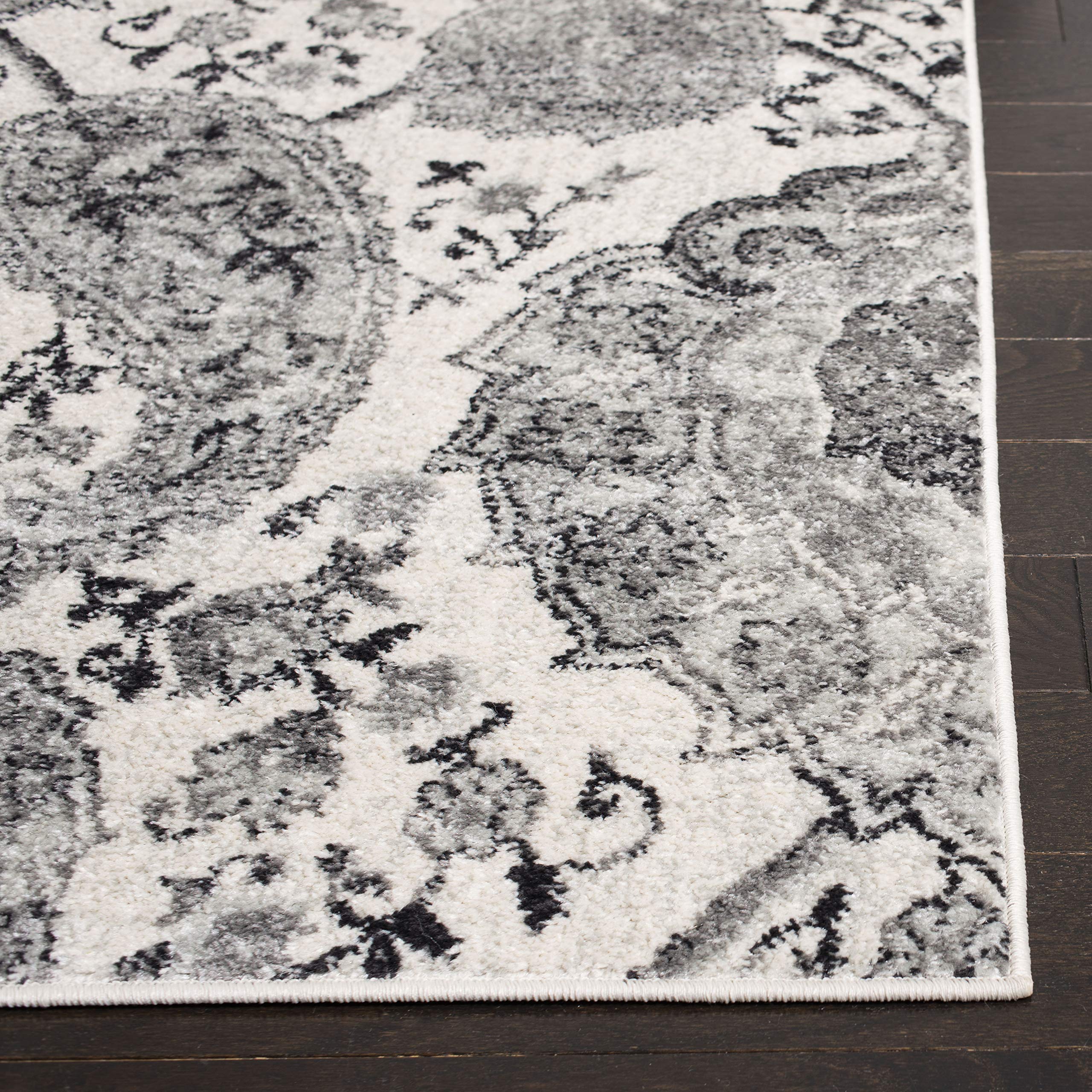 SAFAVIEH Madison Collection Area Rug - 5'3" x 7'6", Cream & Light Grey, Boho Chic Glam Paisley Design, Non-Shedding & Easy Care, Ideal for High Traffic Areas in Living Room, Bedroom (MAD600C)