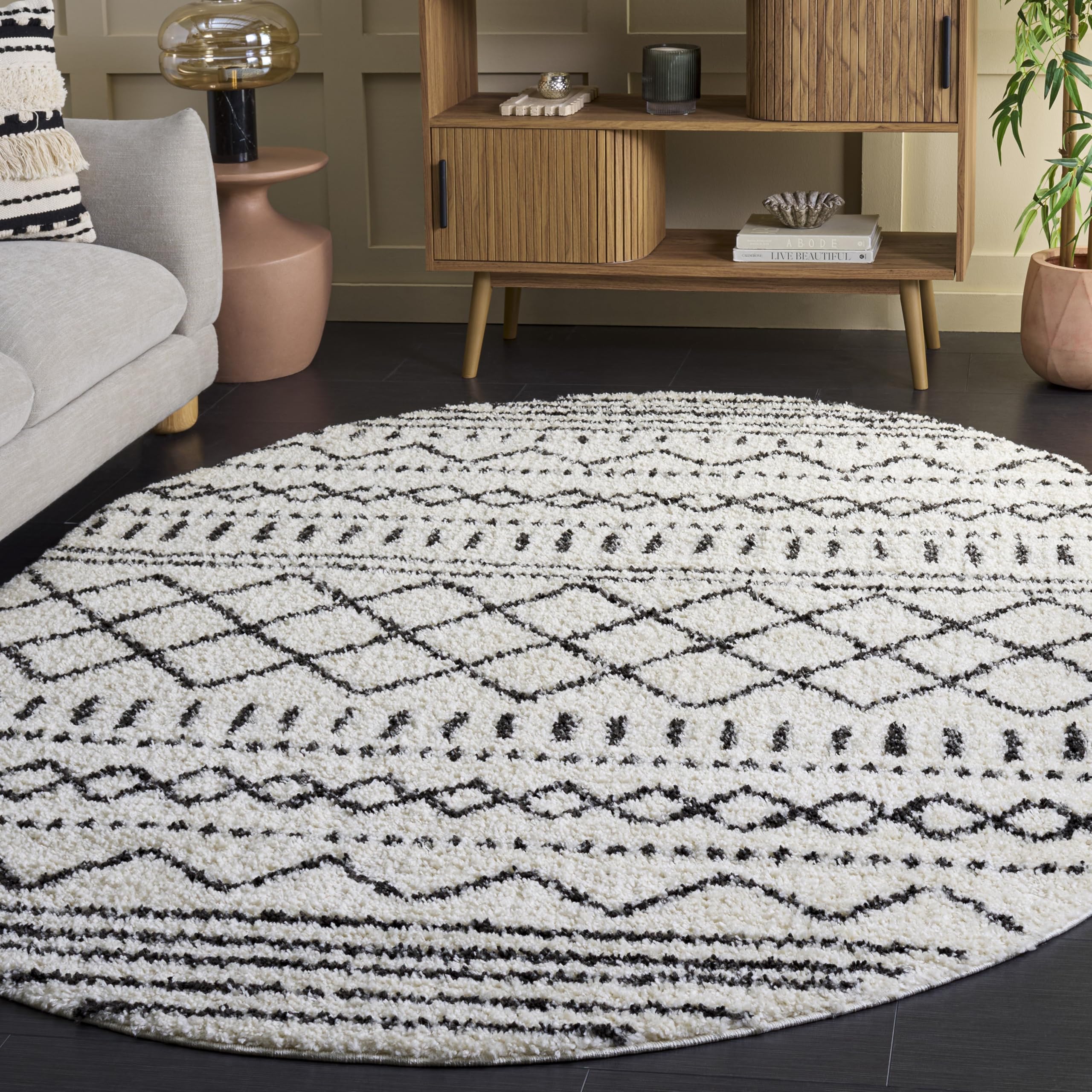 SAFAVIEH Arizona Shag Collection Area Rug - 6'7" x 9'2", Ivory & Beige, Moroccan Boho Design, Non-Shedding & Easy to Clean, Ideal for Living Room, Bedroom, Dining Space (ASG741A)