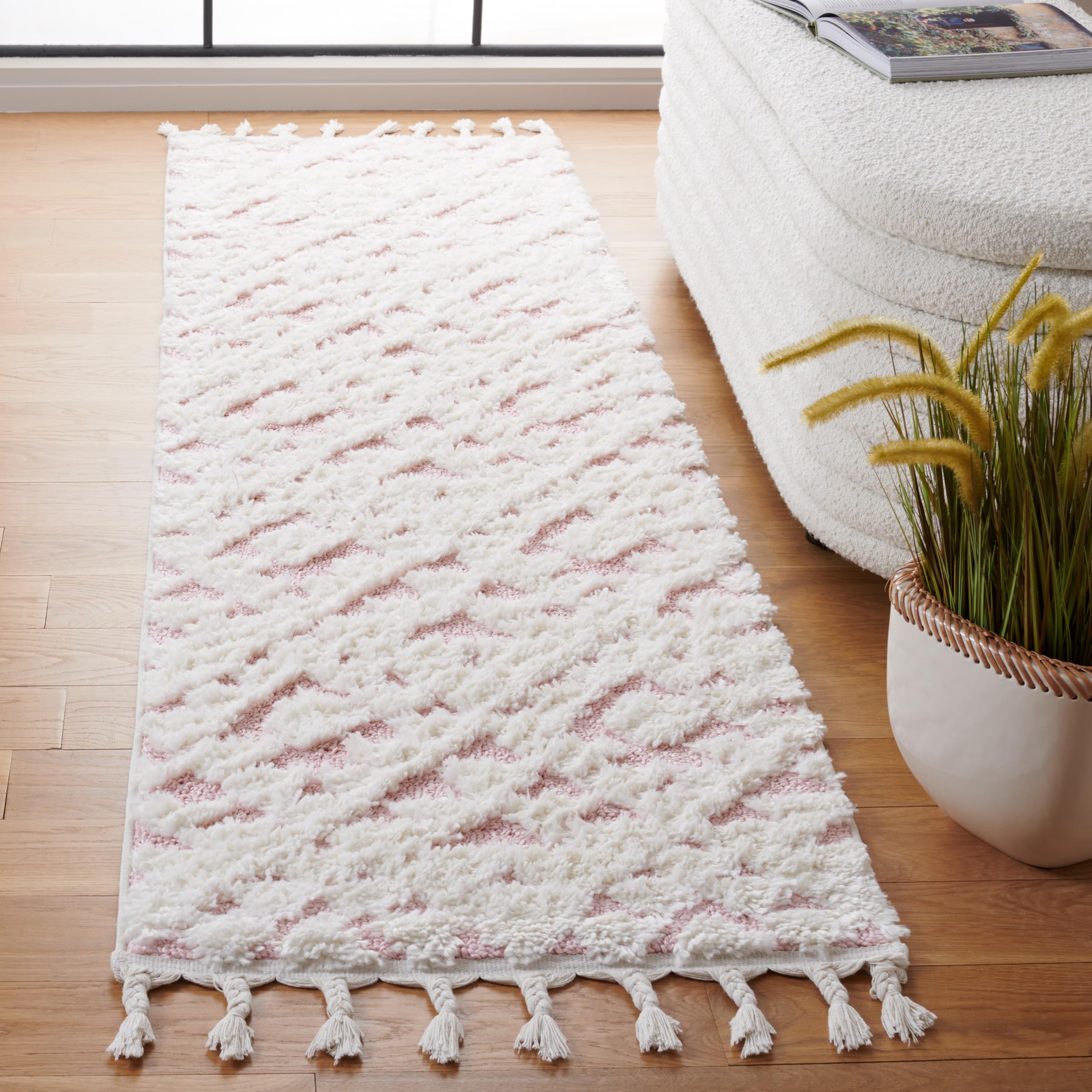 SAFAVIEH Moroccan Tassel Shag Collection Area Rug - 5'3" x 7'6", Ivory, Non-Shedding & Easy to Clean, Plush High-Low Texture, Ideal for Living Room, Bedroom, Dining Space (MTS688C)
