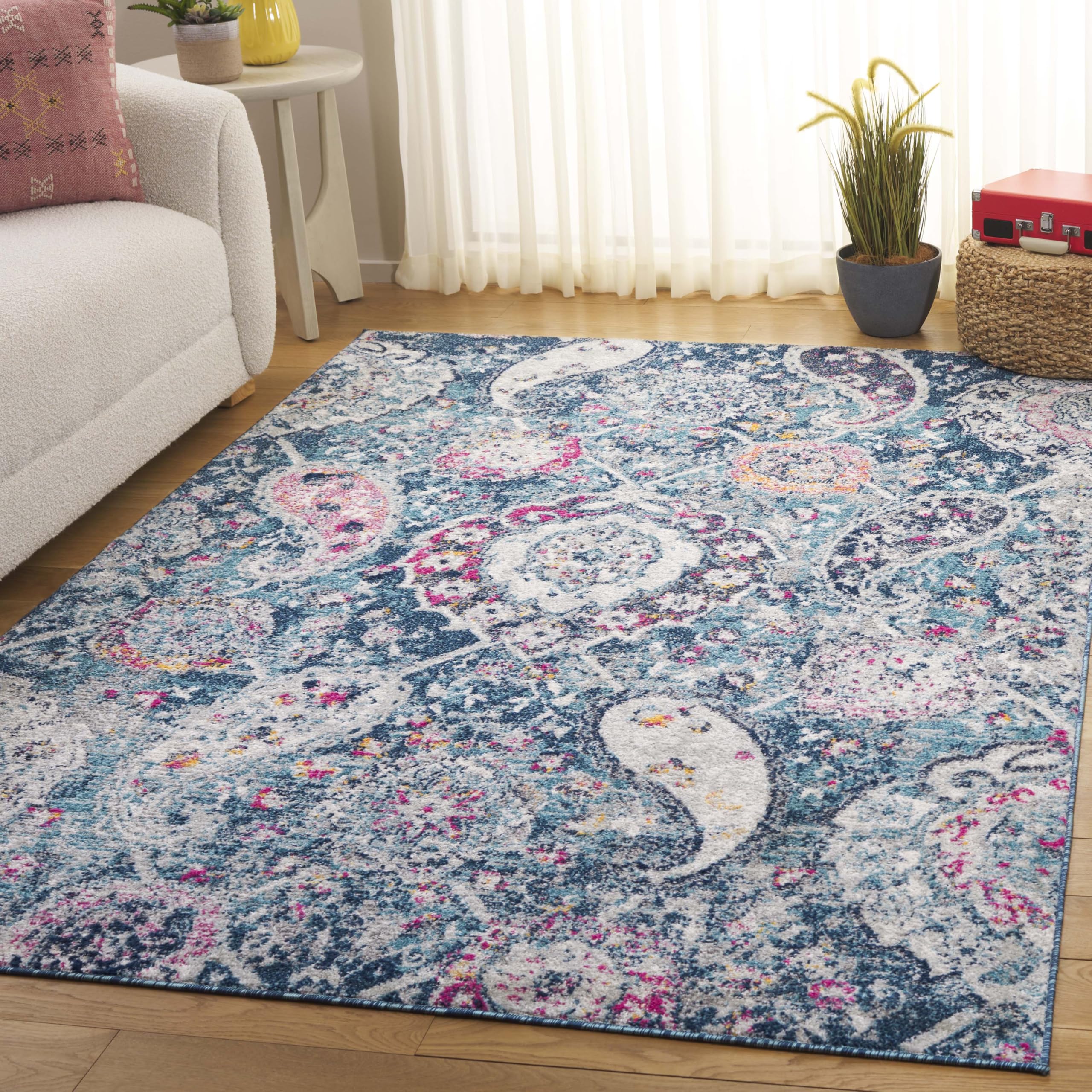 SAFAVIEH Madison Collection Area Rug - 5'3" x 7'6", Cream & Light Grey, Boho Chic Glam Paisley Design, Non-Shedding & Easy Care, Ideal for High Traffic Areas in Living Room, Bedroom (MAD600C)