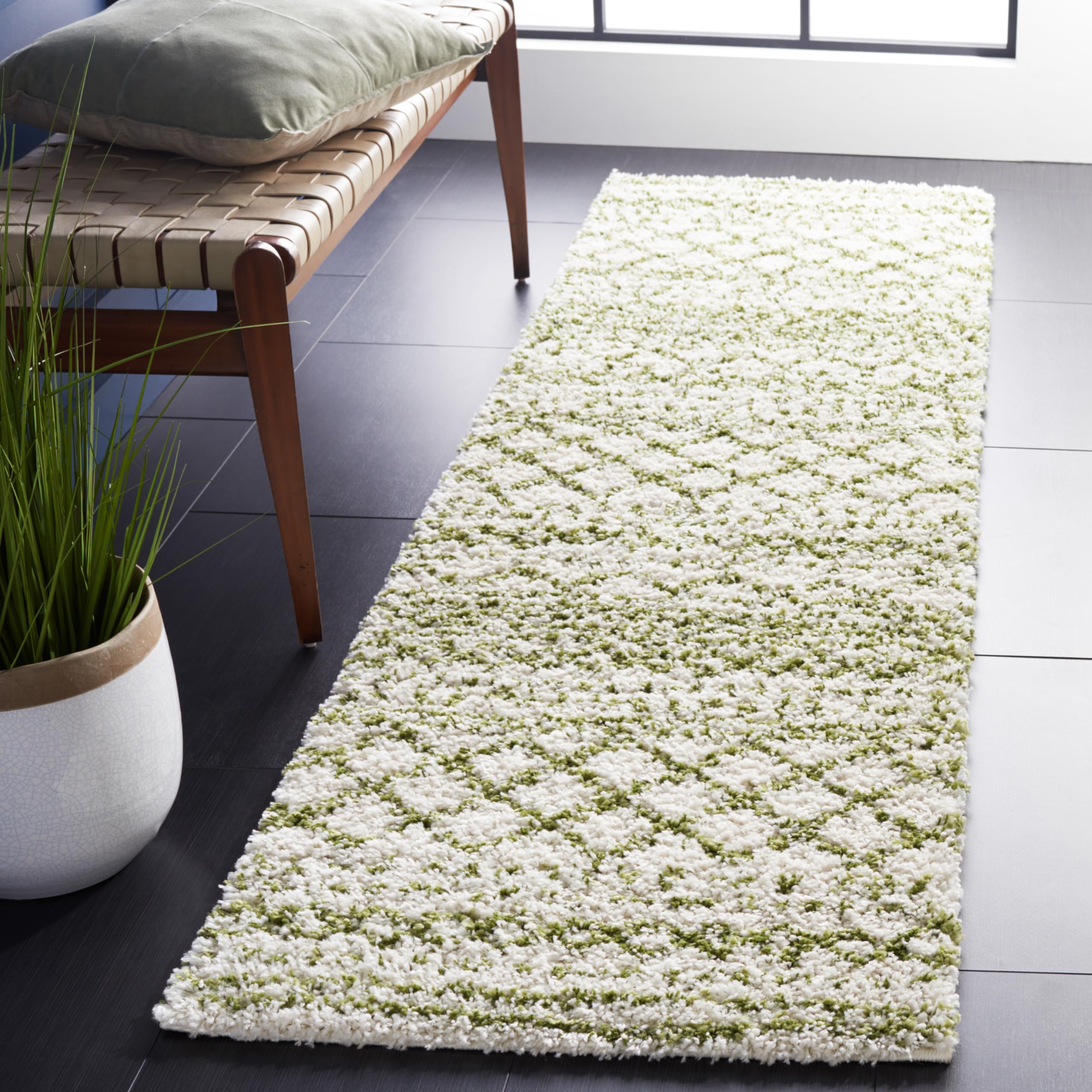 SAFAVIEH Arizona Shag Collection Area Rug - 6'7" x 9'2", Ivory & Beige, Moroccan Boho Design, Non-Shedding & Easy to Clean, Ideal for Living Room, Bedroom, Dining Space (ASG741A)