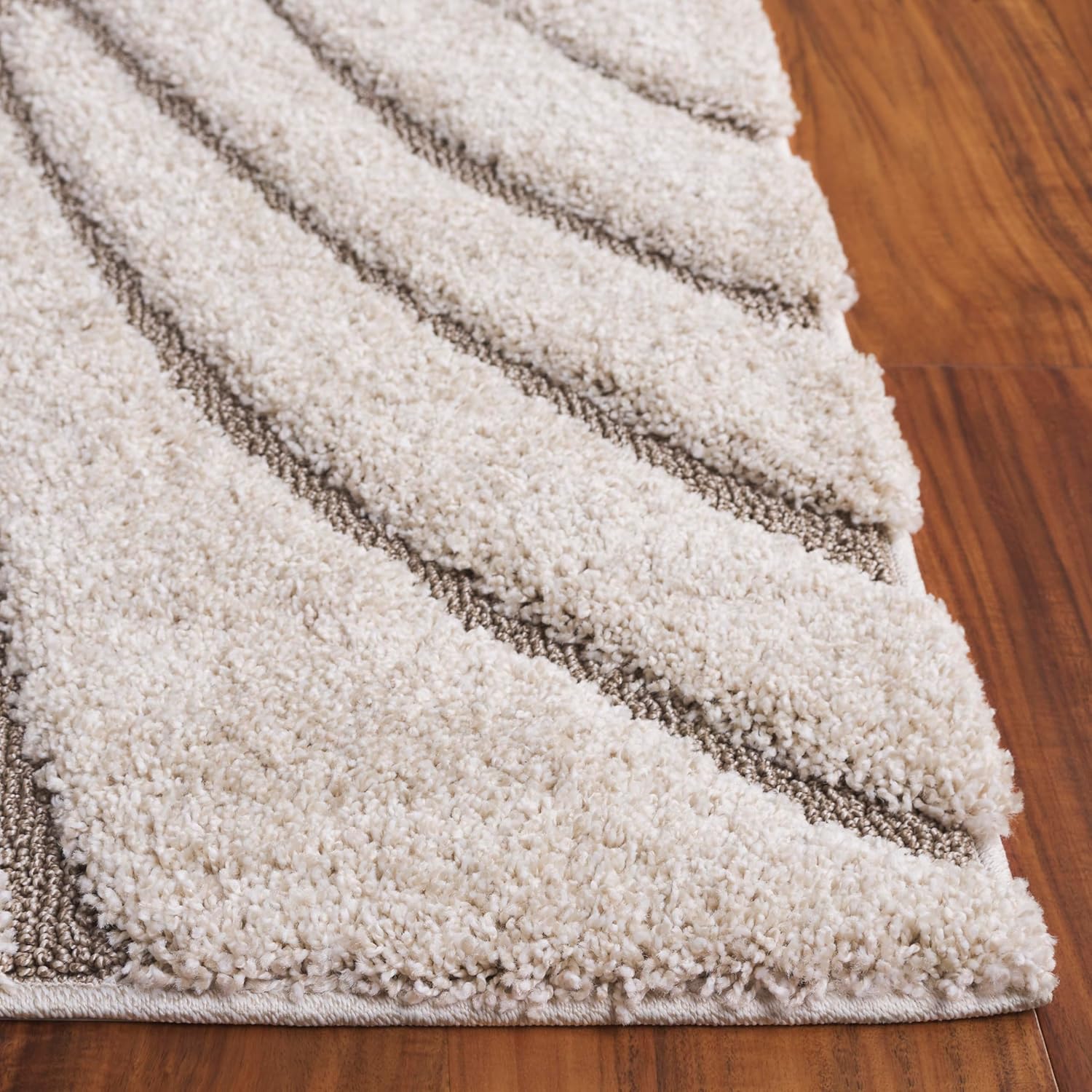 SAFAVIEH Florida Shag Collection Area Rug - 5'3" x 7'6", Cream & Beige, Non-Shedding & Easy Care, 1.2-inch Thick Ideal for High Traffic Areas in Living Room, Bedroom (SG471-1113)