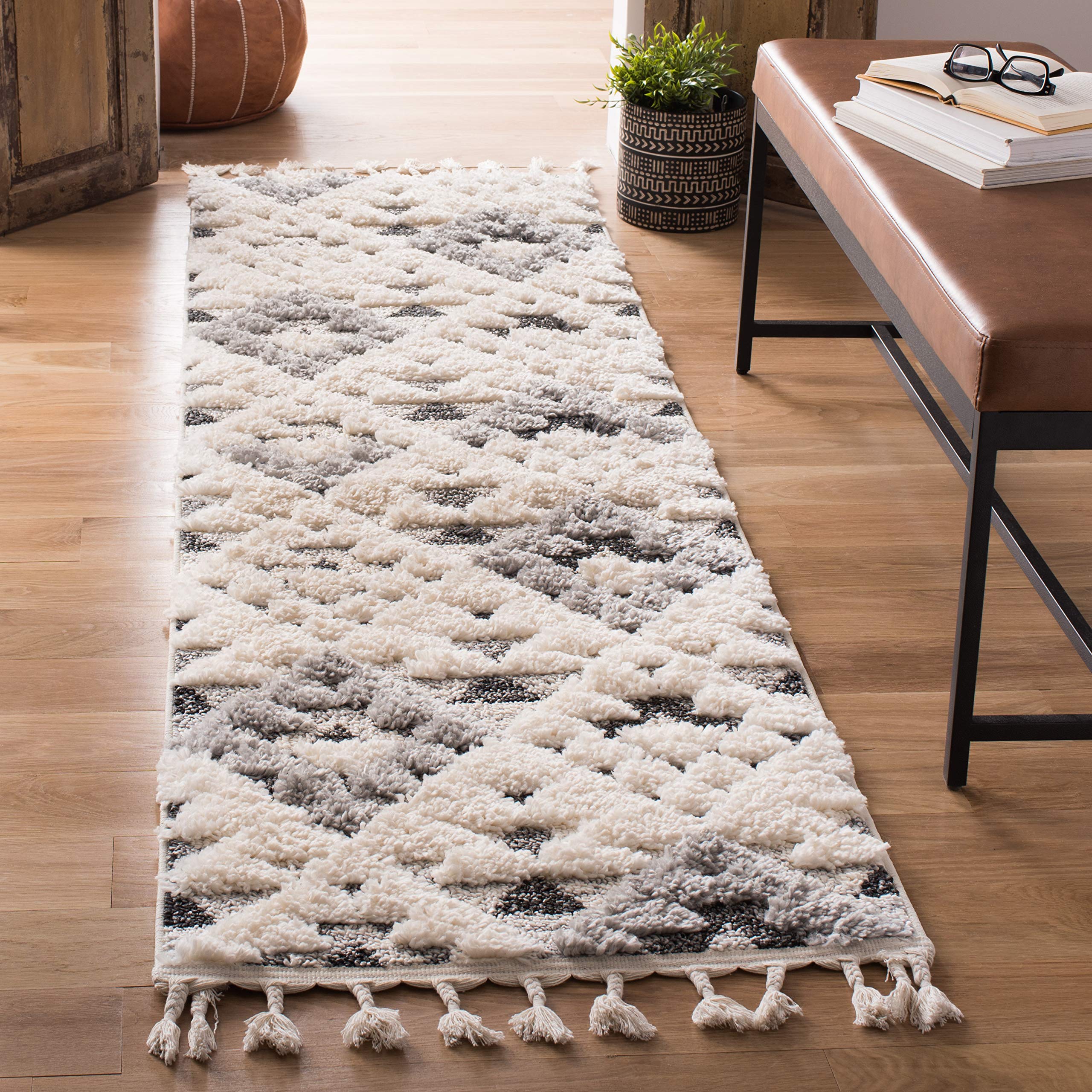SAFAVIEH Moroccan Tassel Shag Collection Area Rug - 5'3" x 7'6", Ivory, Non-Shedding & Easy to Clean, Plush High-Low Texture, Ideal for Living Room, Bedroom, Dining Space (MTS688C)