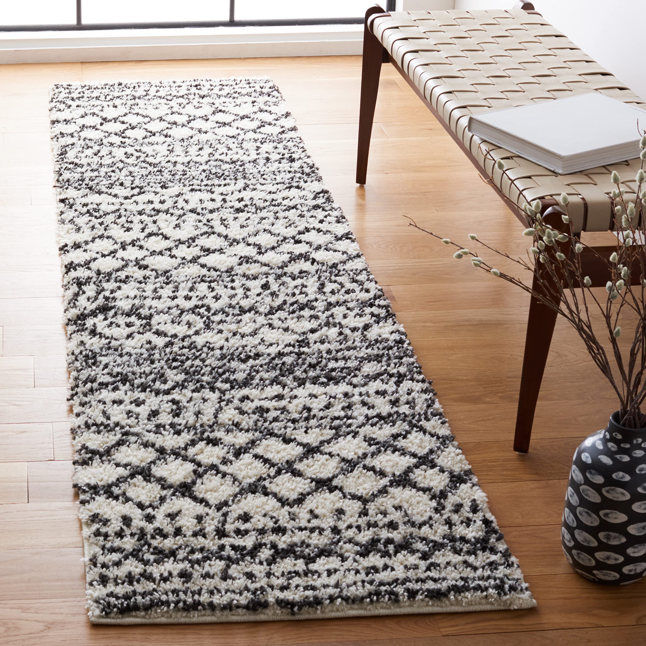 SAFAVIEH Arizona Shag Collection Area Rug - 6'7" x 9'2", Ivory & Beige, Moroccan Boho Design, Non-Shedding & Easy to Clean, Ideal for Living Room, Bedroom, Dining Space (ASG741A)