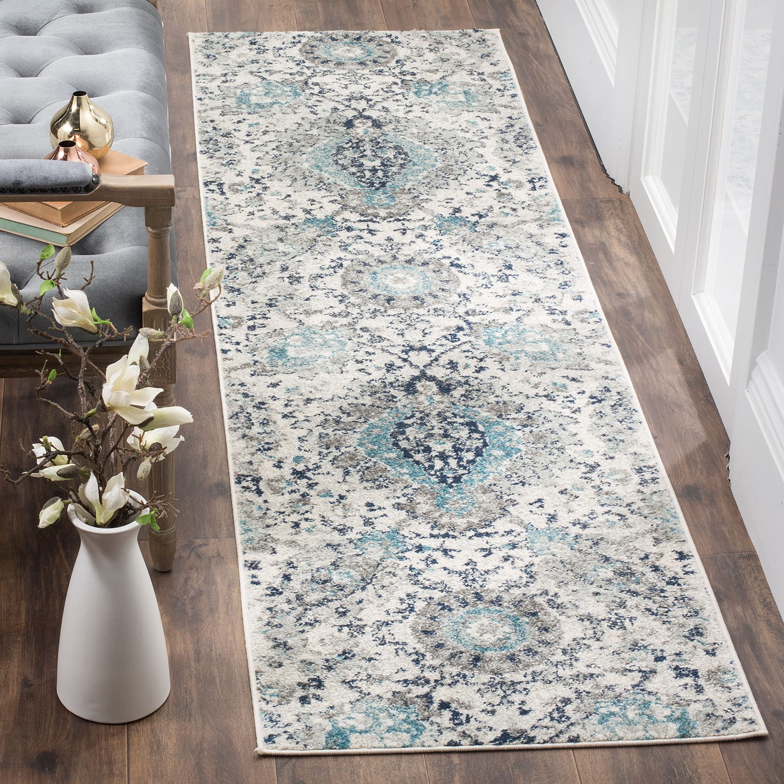 SAFAVIEH Madison Collection Area Rug - 5'3" x 7'6", Cream & Light Grey, Boho Chic Glam Paisley Design, Non-Shedding & Easy Care, Ideal for High Traffic Areas in Living Room, Bedroom (MAD600C)