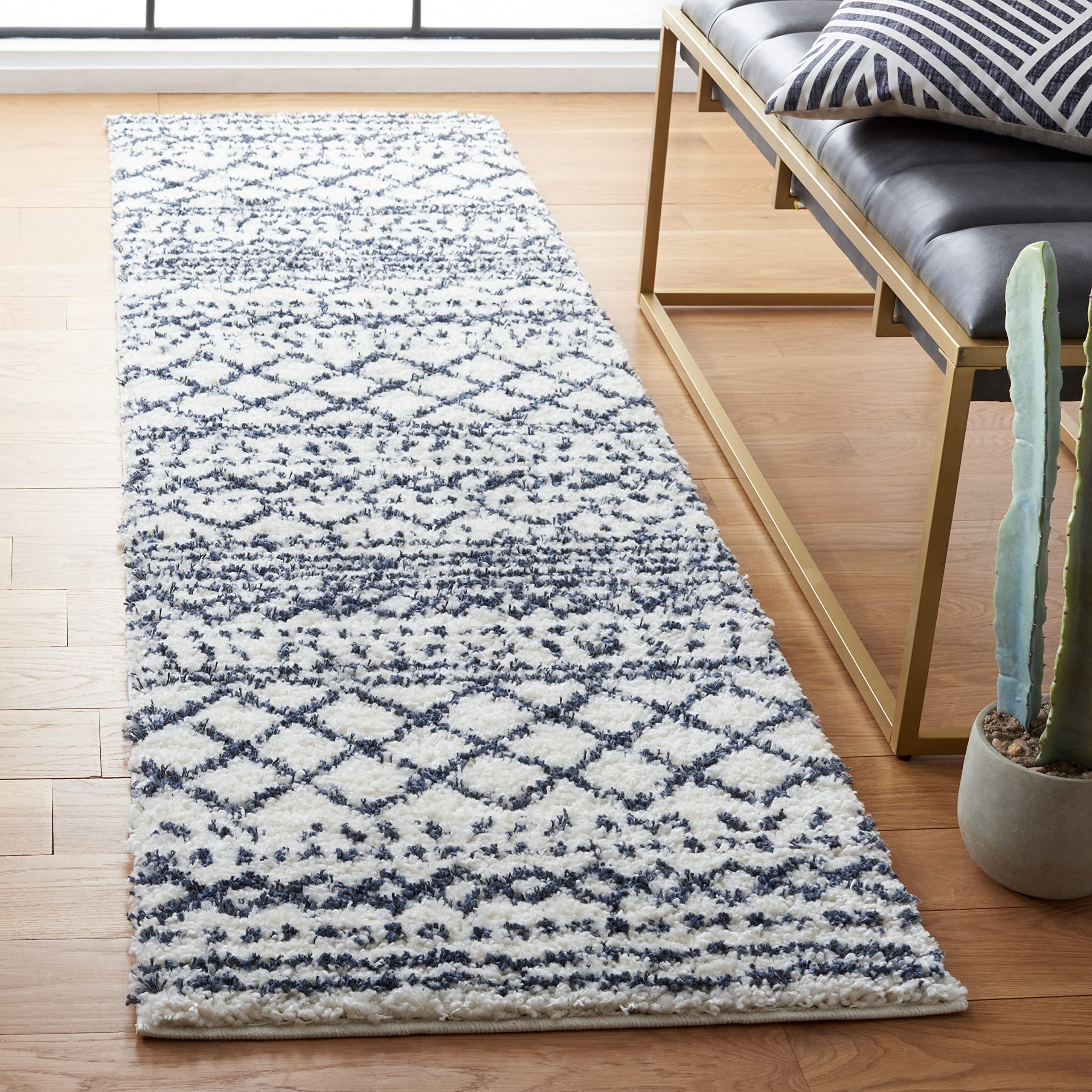 SAFAVIEH Arizona Shag Collection Area Rug - 6'7" x 9'2", Ivory & Beige, Moroccan Boho Design, Non-Shedding & Easy to Clean, Ideal for Living Room, Bedroom, Dining Space (ASG741A)