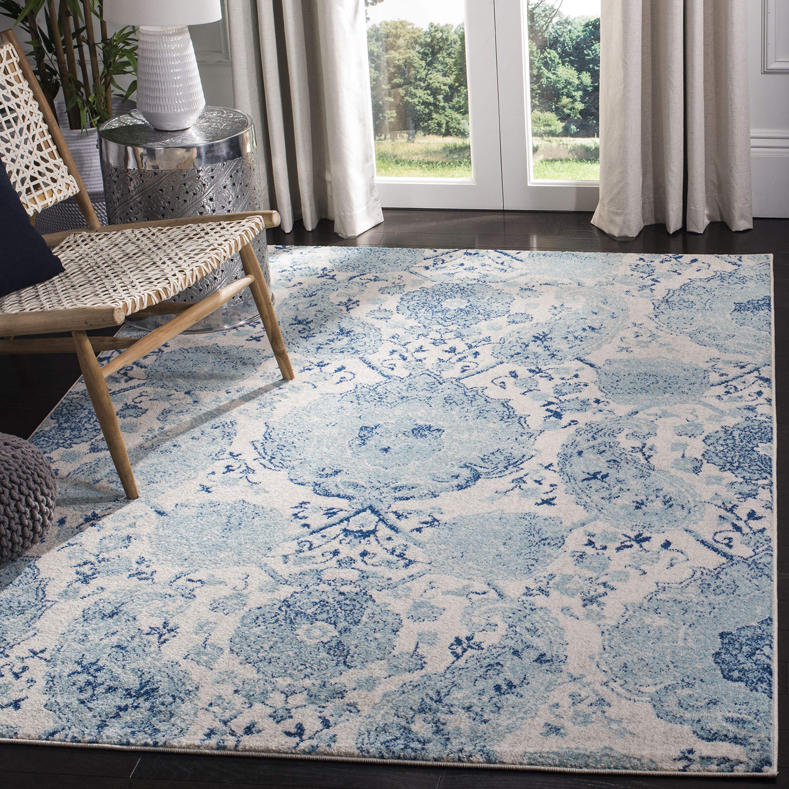 SAFAVIEH Madison Collection Area Rug - 5'3" x 7'6", Cream & Light Grey, Boho Chic Glam Paisley Design, Non-Shedding & Easy Care, Ideal for High Traffic Areas in Living Room, Bedroom (MAD600C)