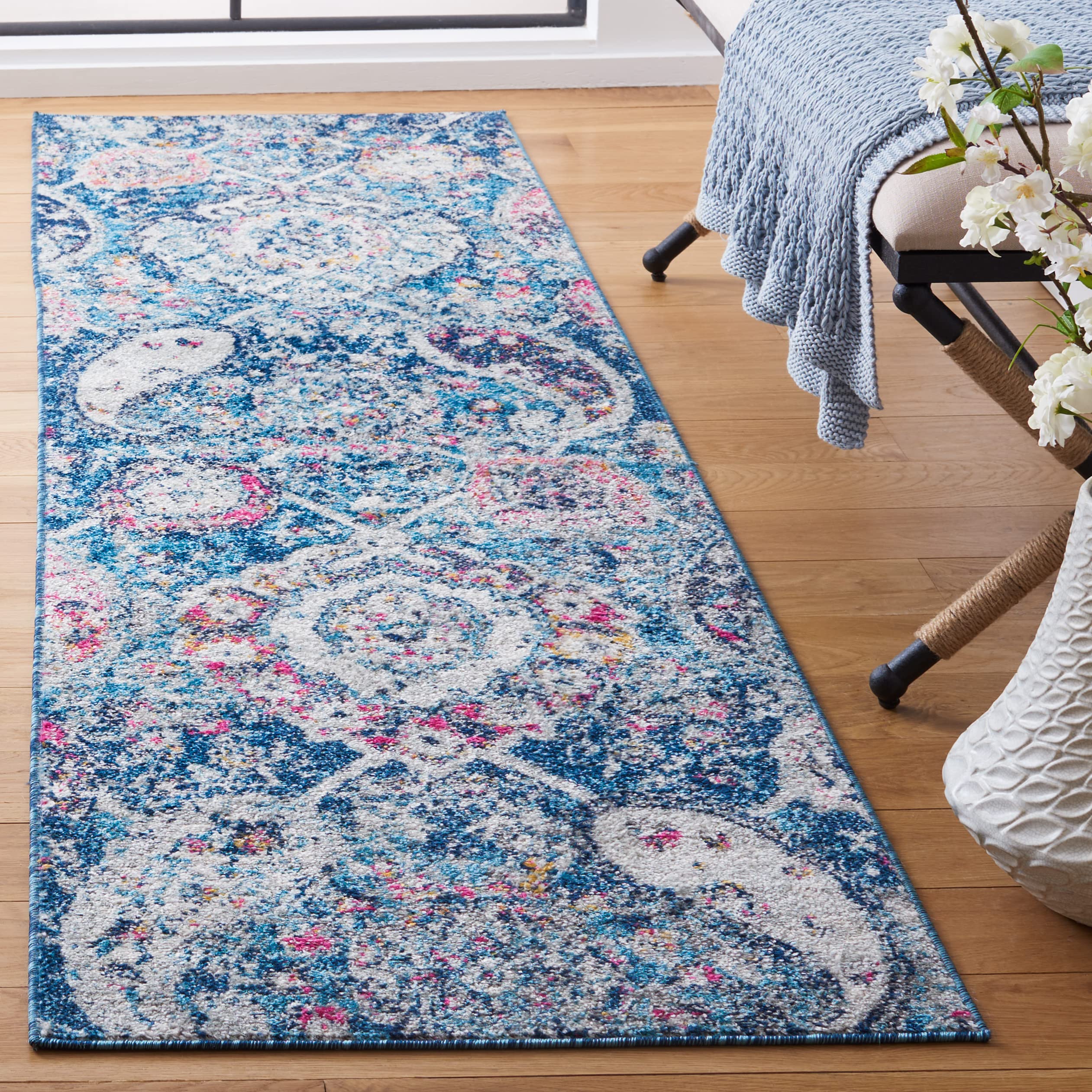 SAFAVIEH Madison Collection Area Rug - 5'3" x 7'6", Cream & Light Grey, Boho Chic Glam Paisley Design, Non-Shedding & Easy Care, Ideal for High Traffic Areas in Living Room, Bedroom (MAD600C)