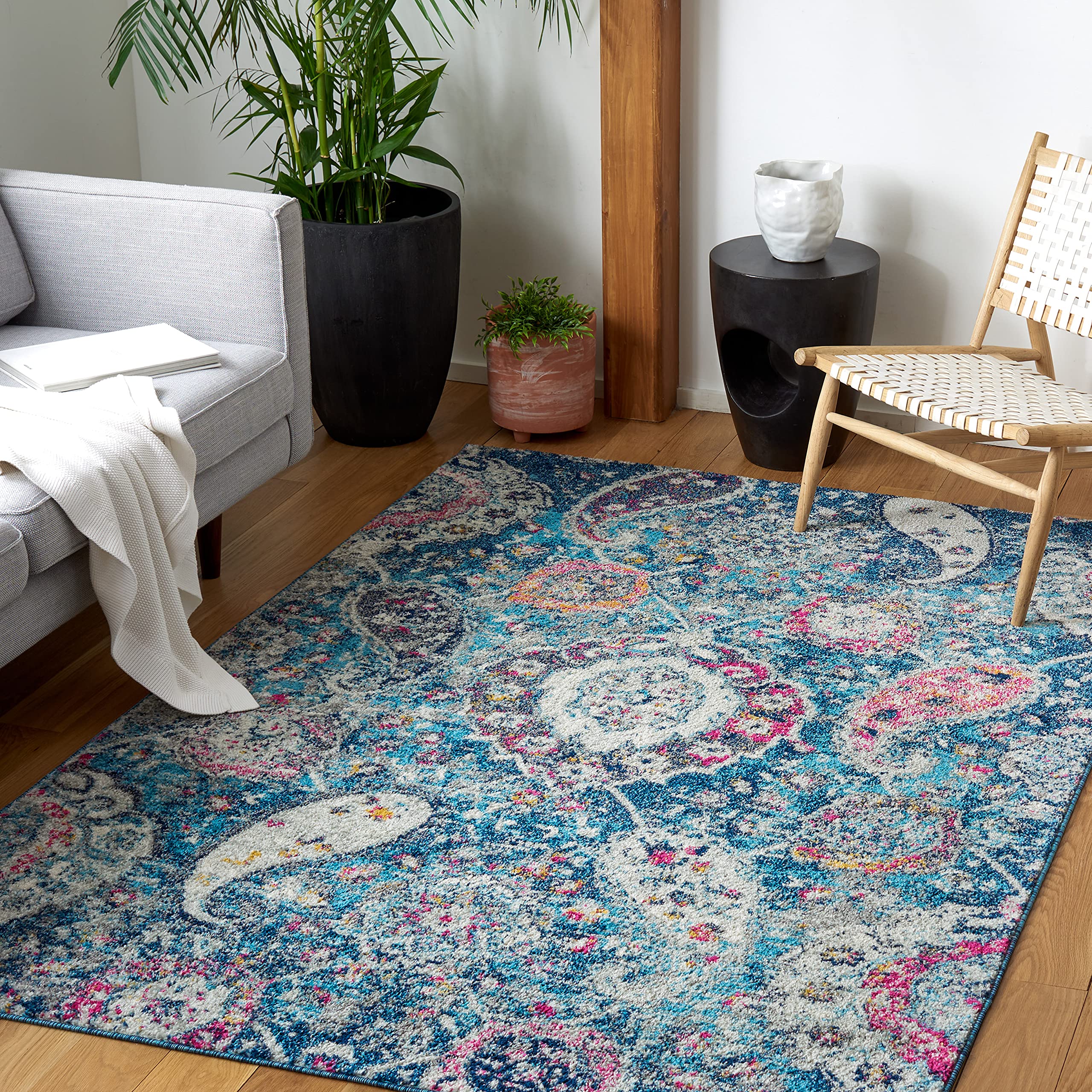 SAFAVIEH Madison Collection Area Rug - 5'3" x 7'6", Cream & Light Grey, Boho Chic Glam Paisley Design, Non-Shedding & Easy Care, Ideal for High Traffic Areas in Living Room, Bedroom (MAD600C)