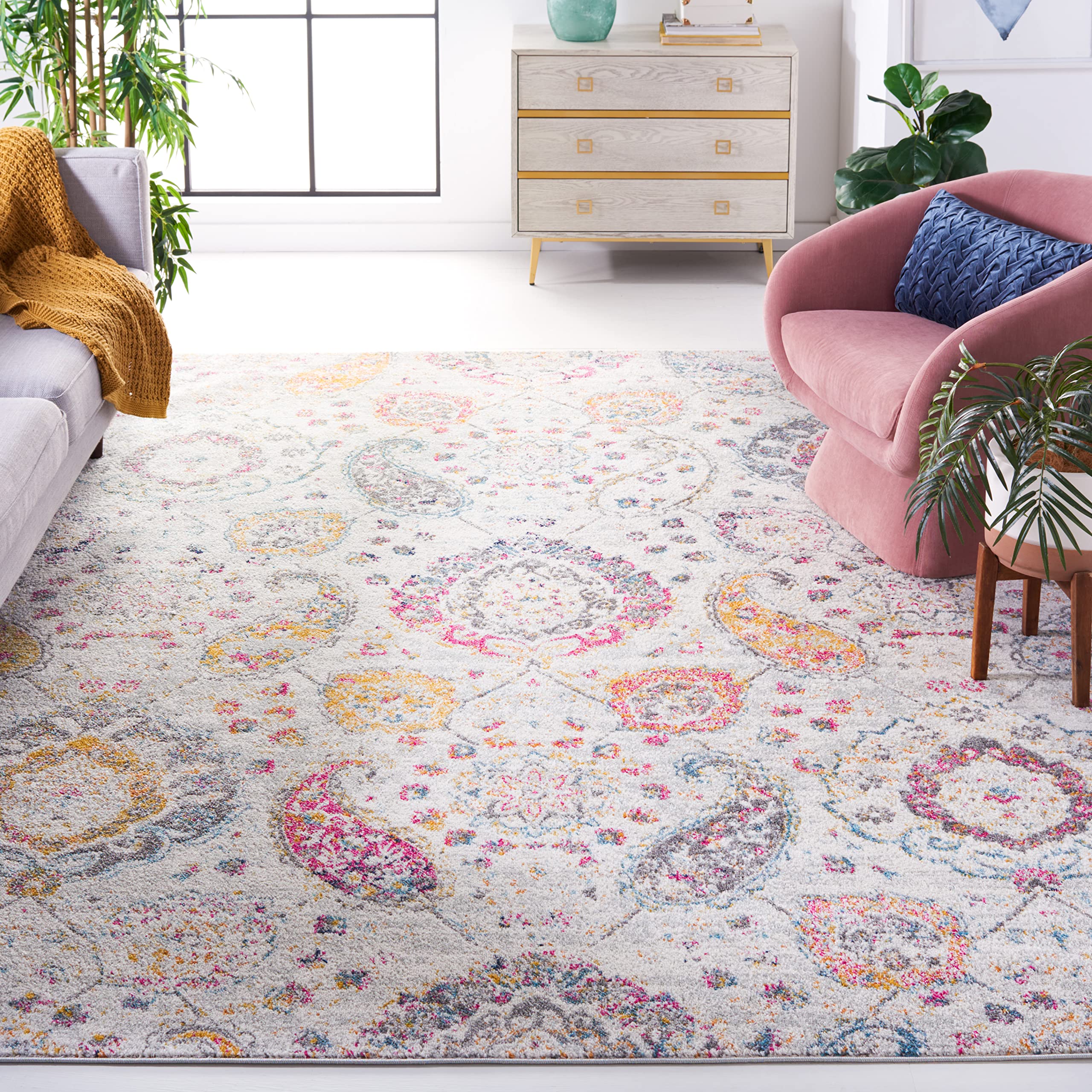 SAFAVIEH Madison Collection Area Rug - 5'3" x 7'6", Cream & Light Grey, Boho Chic Glam Paisley Design, Non-Shedding & Easy Care, Ideal for High Traffic Areas in Living Room, Bedroom (MAD600C)