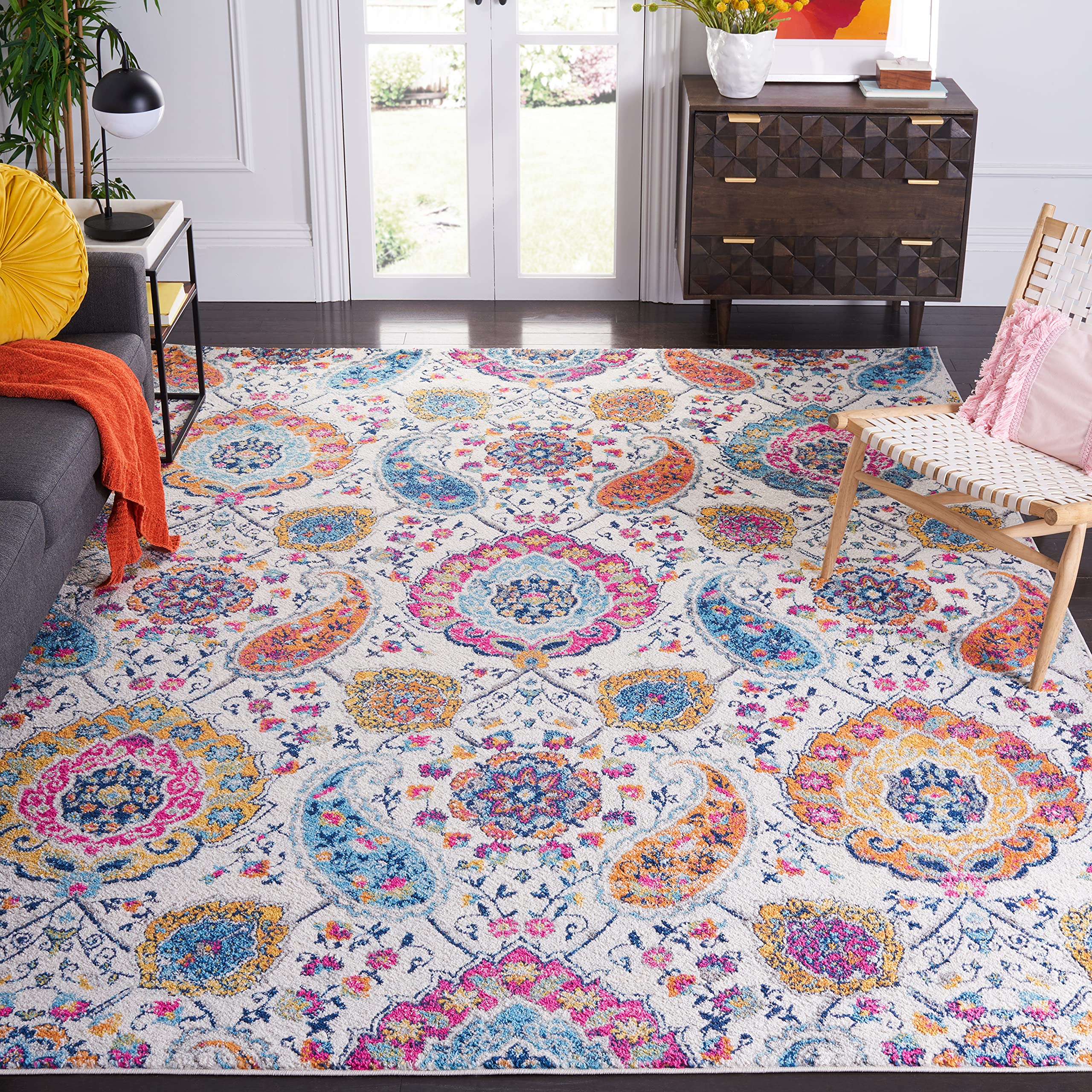 SAFAVIEH Madison Collection Area Rug - 5'3" x 7'6", Cream & Light Grey, Boho Chic Glam Paisley Design, Non-Shedding & Easy Care, Ideal for High Traffic Areas in Living Room, Bedroom (MAD600C)