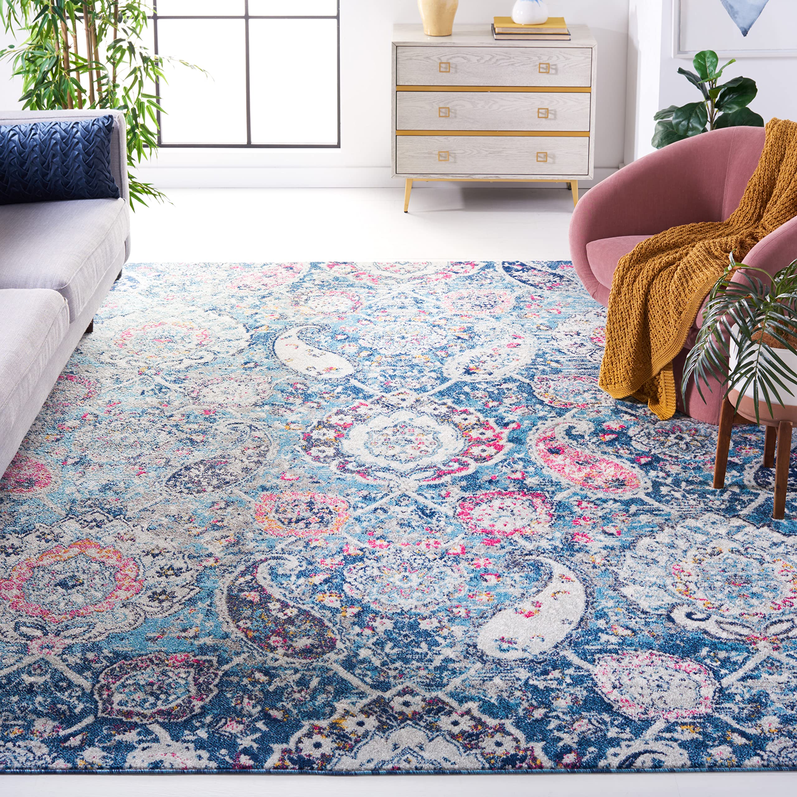 SAFAVIEH Madison Collection Area Rug - 5'3" x 7'6", Cream & Light Grey, Boho Chic Glam Paisley Design, Non-Shedding & Easy Care, Ideal for High Traffic Areas in Living Room, Bedroom (MAD600C)